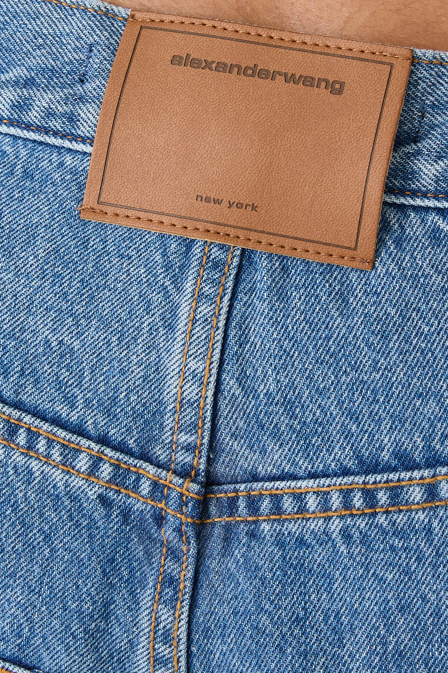 بنطال جينز سيرج بقصة ساق واسعة وطلاء