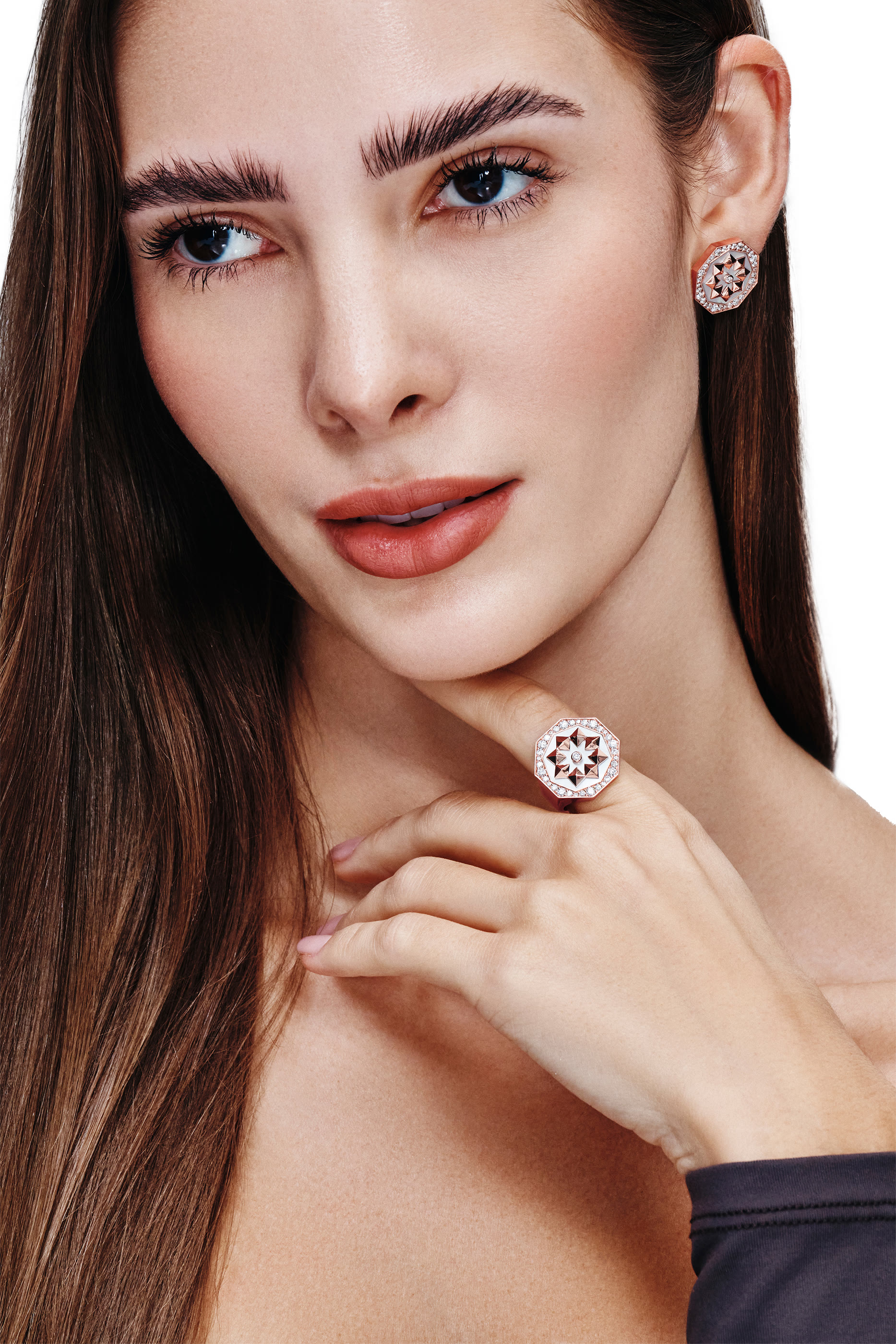 أقراط ثامان مرصعة بعرق اللؤلؤ وماس، ذهب وردي عيار 18