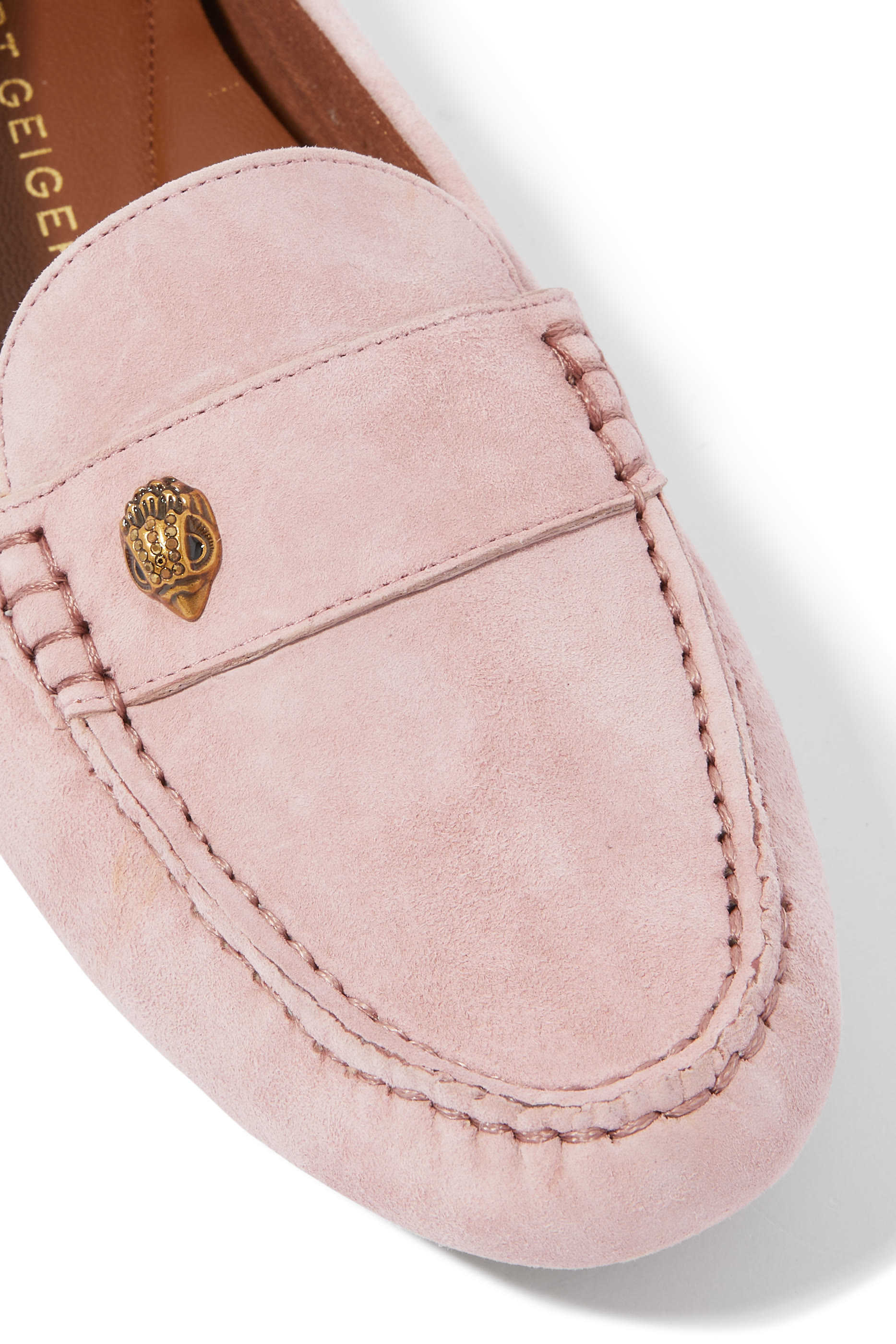 حذاء درايفر بشعار الماركة