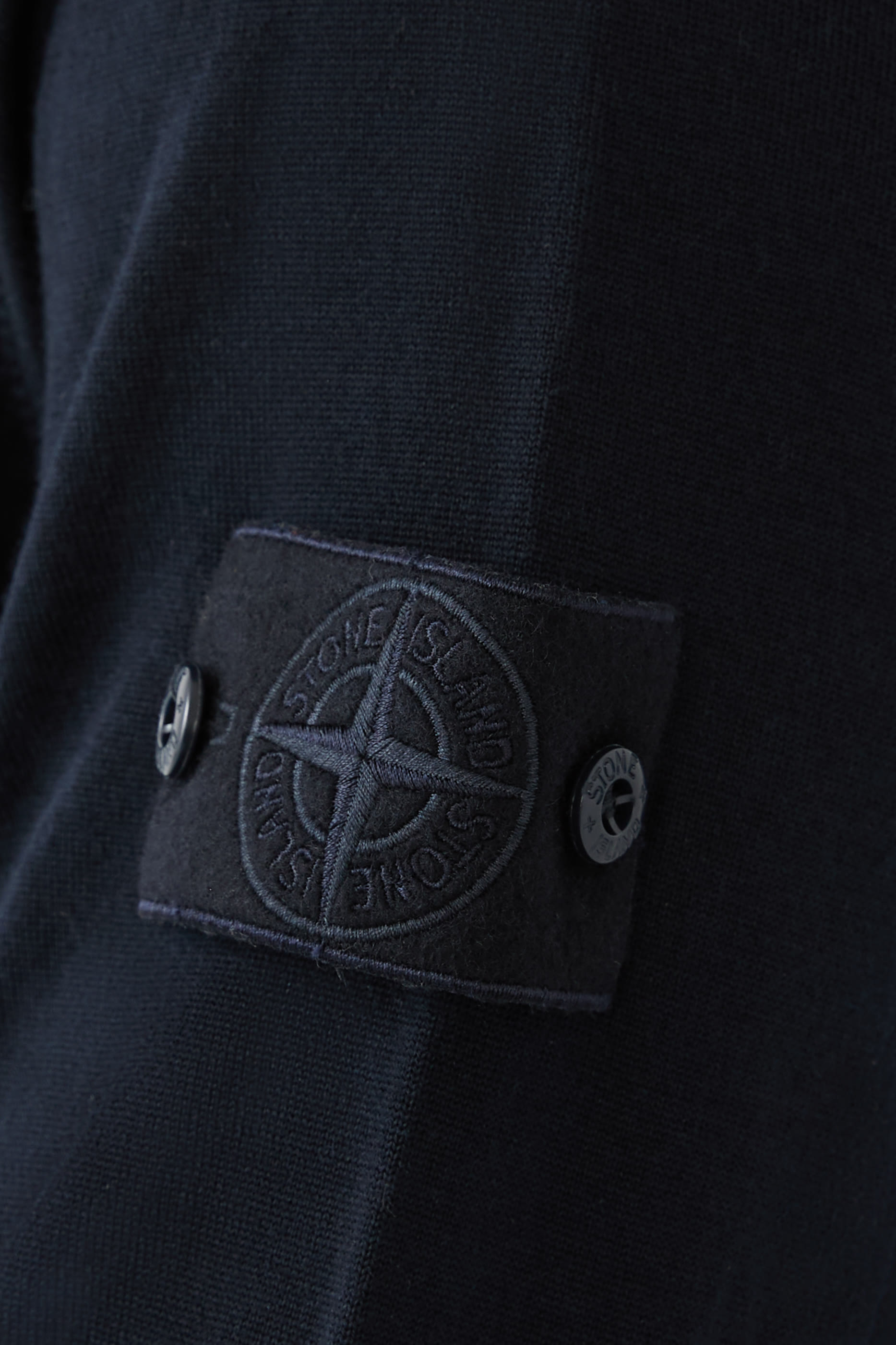 قميص بولو منسوج بأكمام طويلة وتفاصيل مضلعة