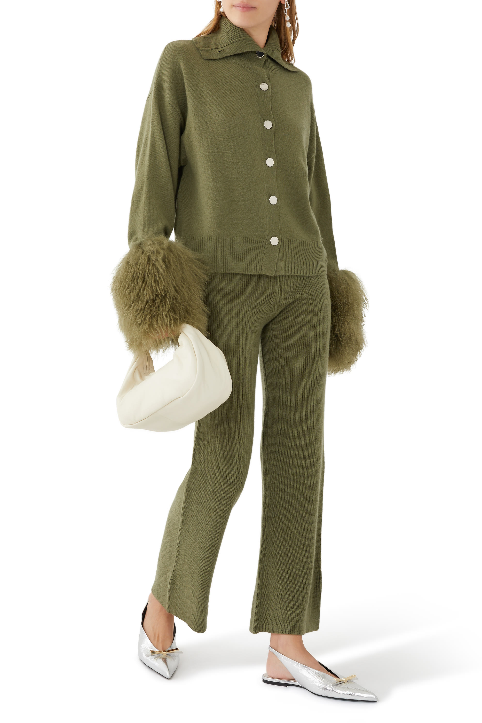 كارديجان بأساور بفرو