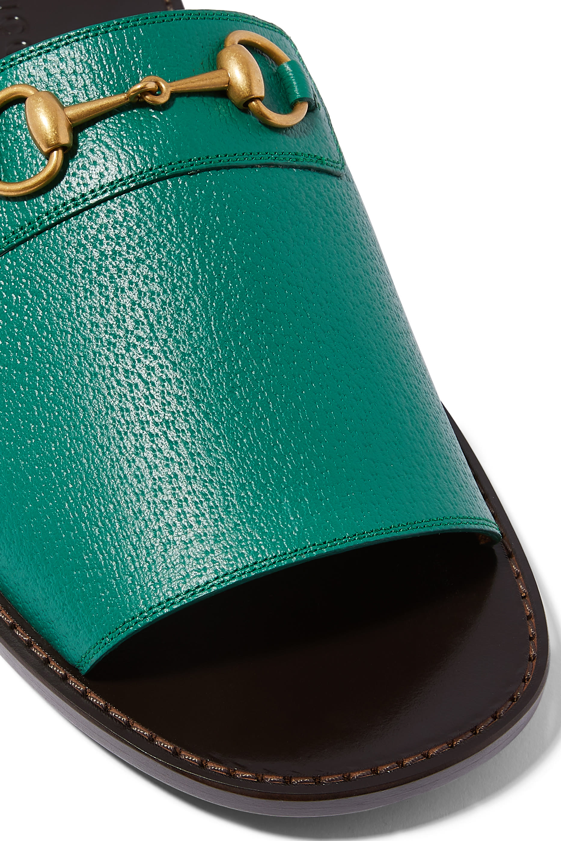 حذاء خفيف جلد بشعار الماركة