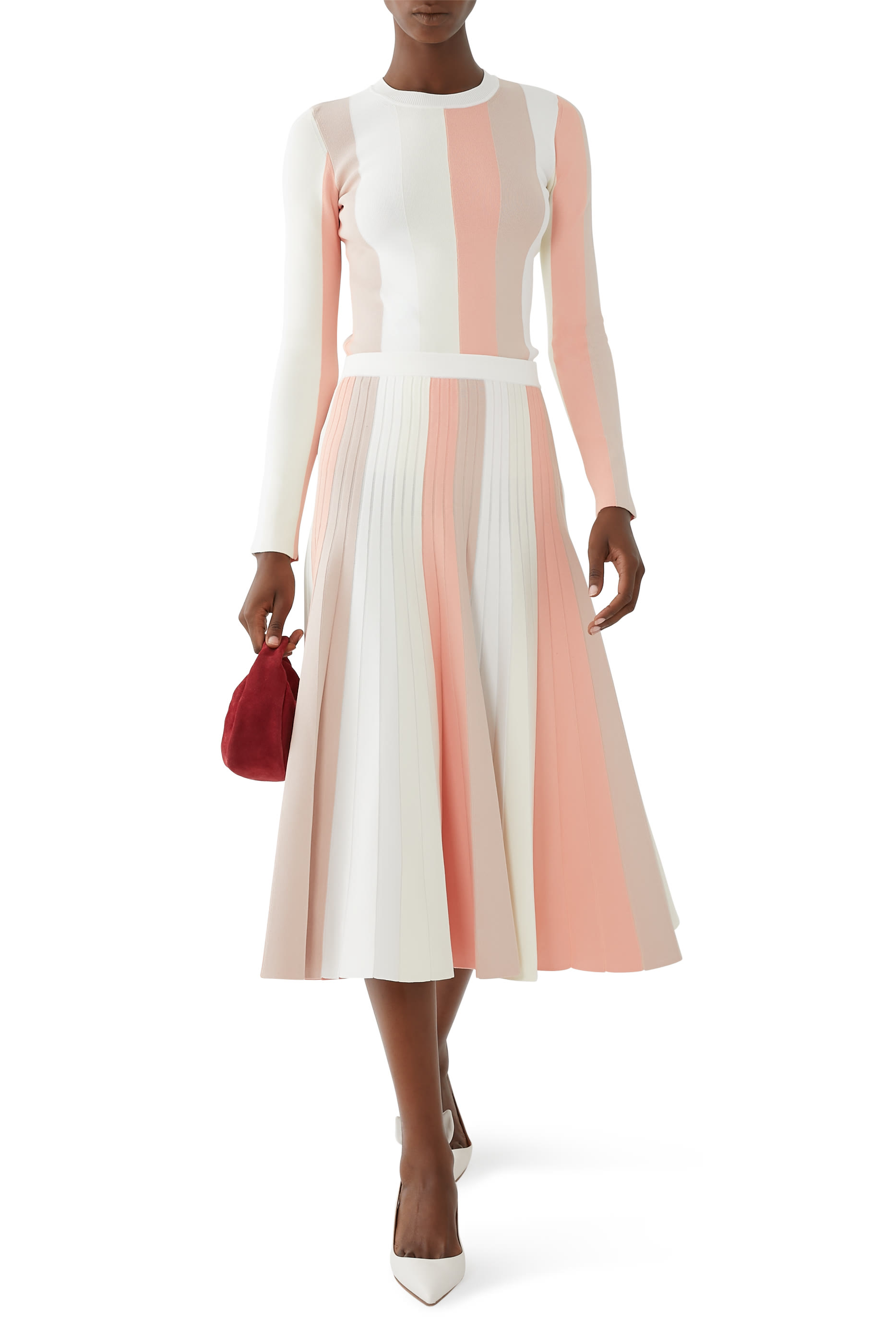 تنورة مخططة منسوجة