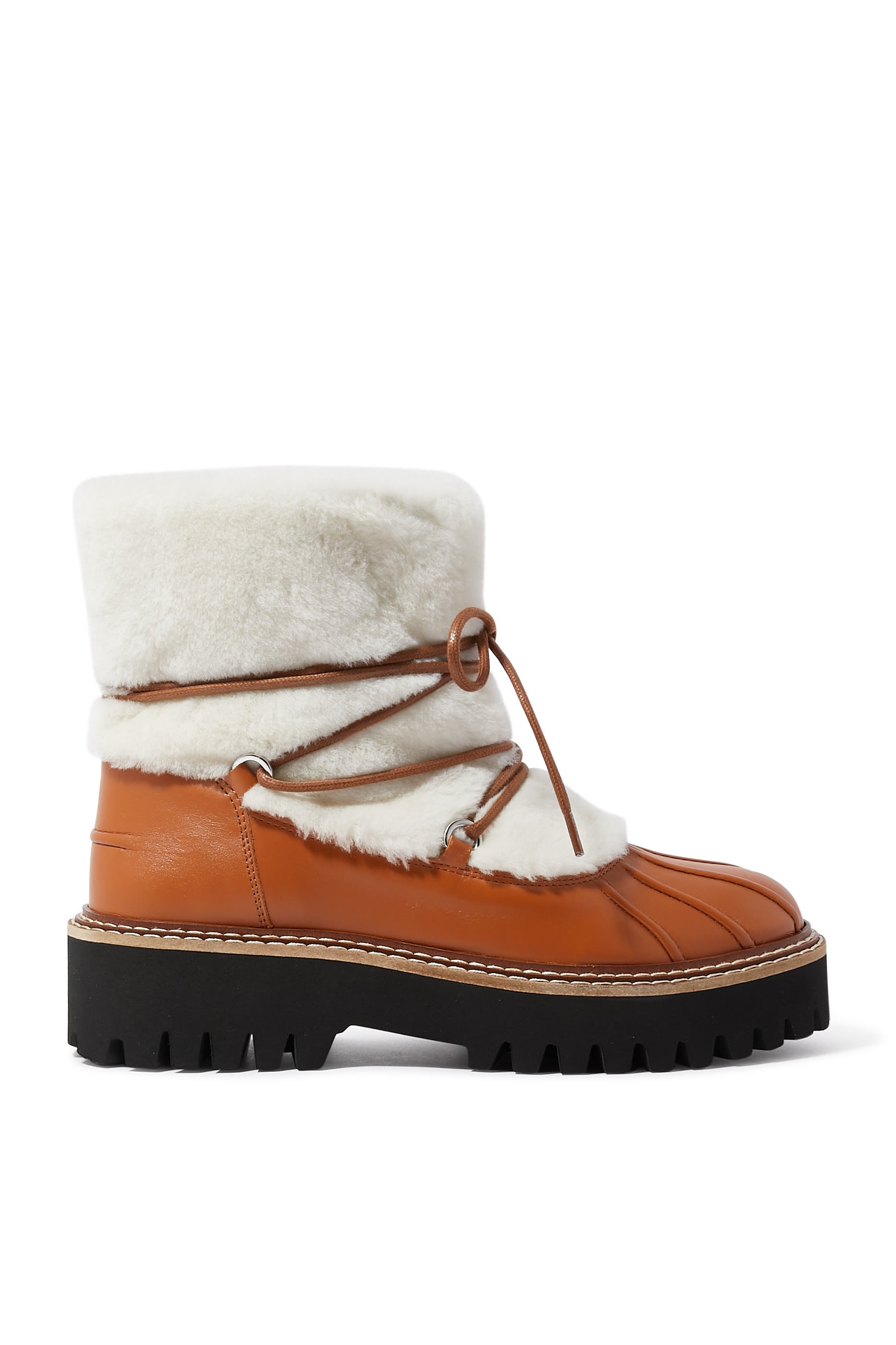 حذاء بوت متوسط الطول برباط من صوف ميرينو المكوي