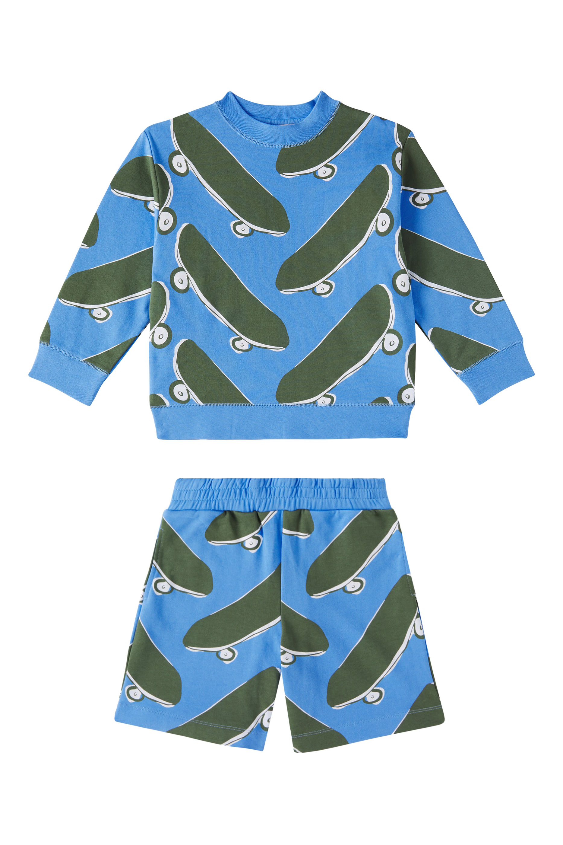 طقم سويت شيرت وشورت بنقشة لوح التزلج للأطفال