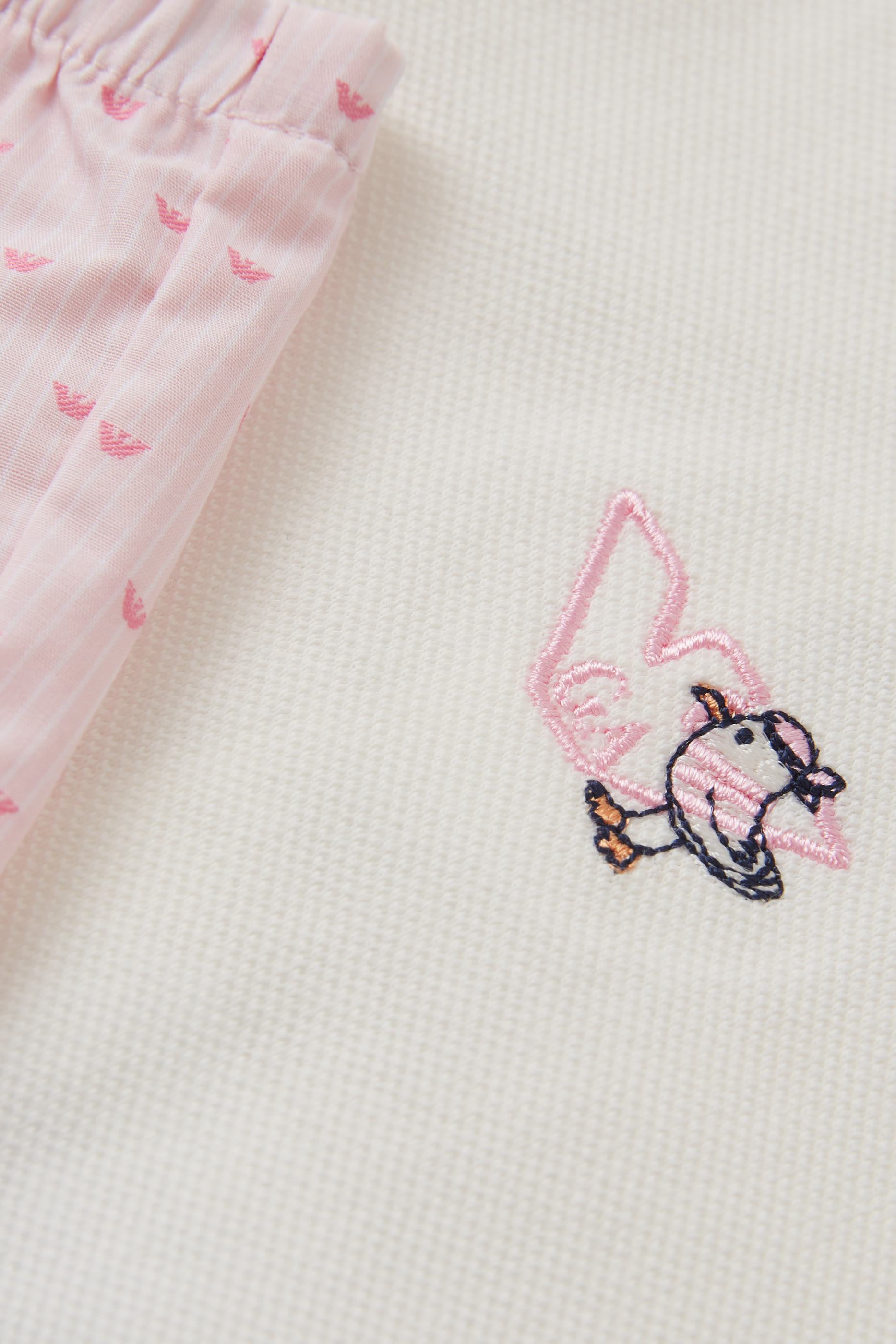 طقم لباس بطبعات شعار الماركة للأطفال قطعتين