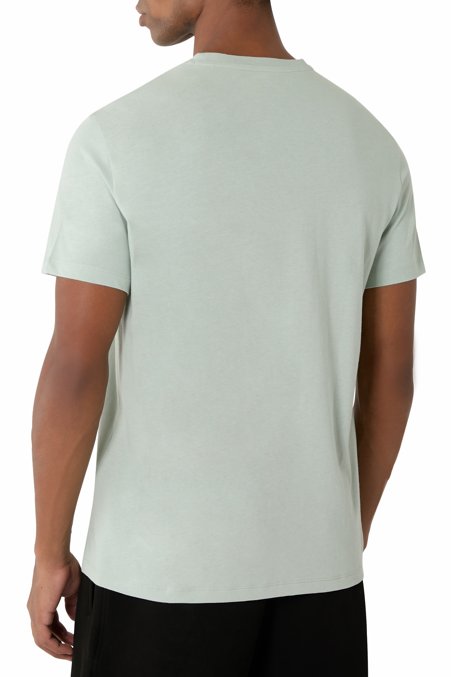 تيشيرت بشعار الماركة بقصة ضيقة جرسيه