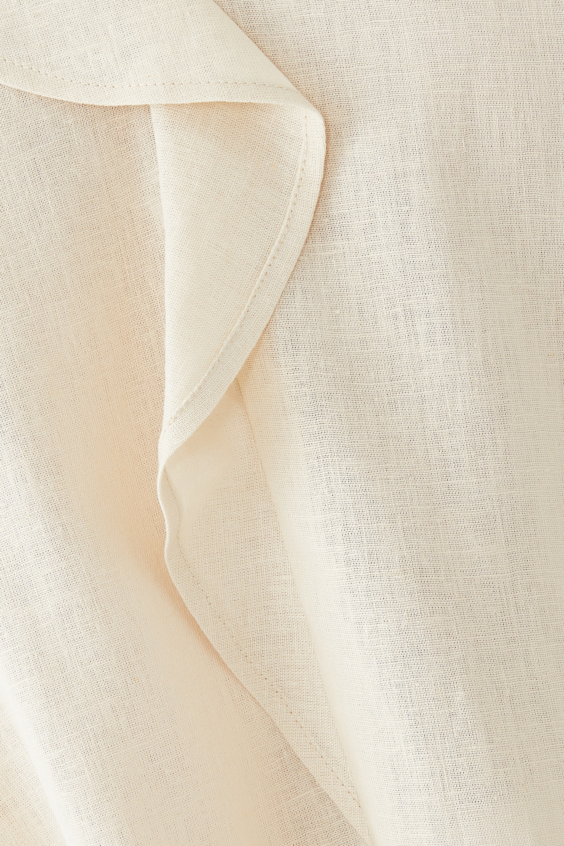 بلوزة بلا أكمام