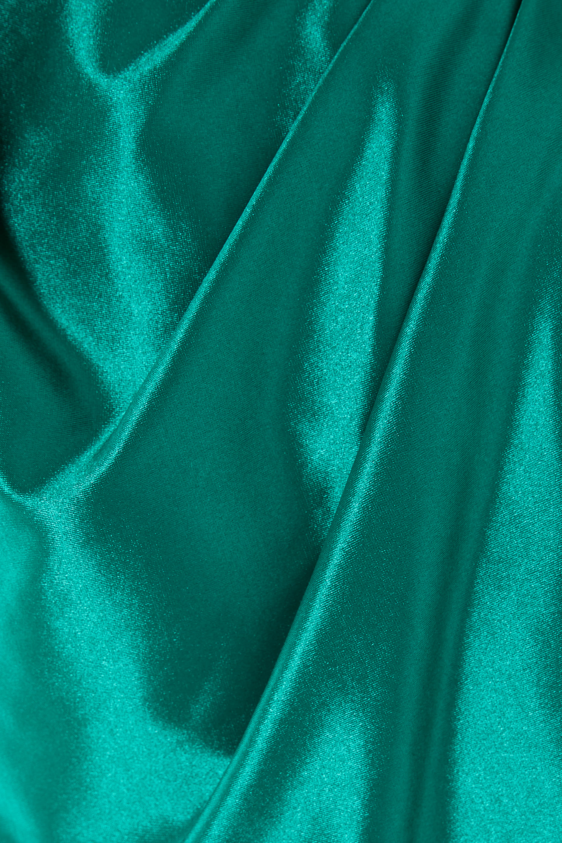 فستان سهرة بتصميم مشد بلا أكمام