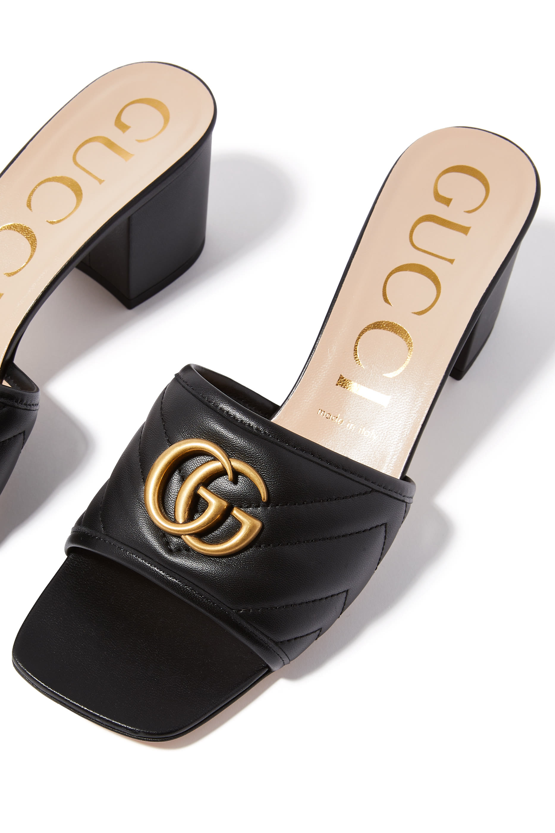 حذاء خفيف بكعب عريض 55 وحرفي شعار الماركة