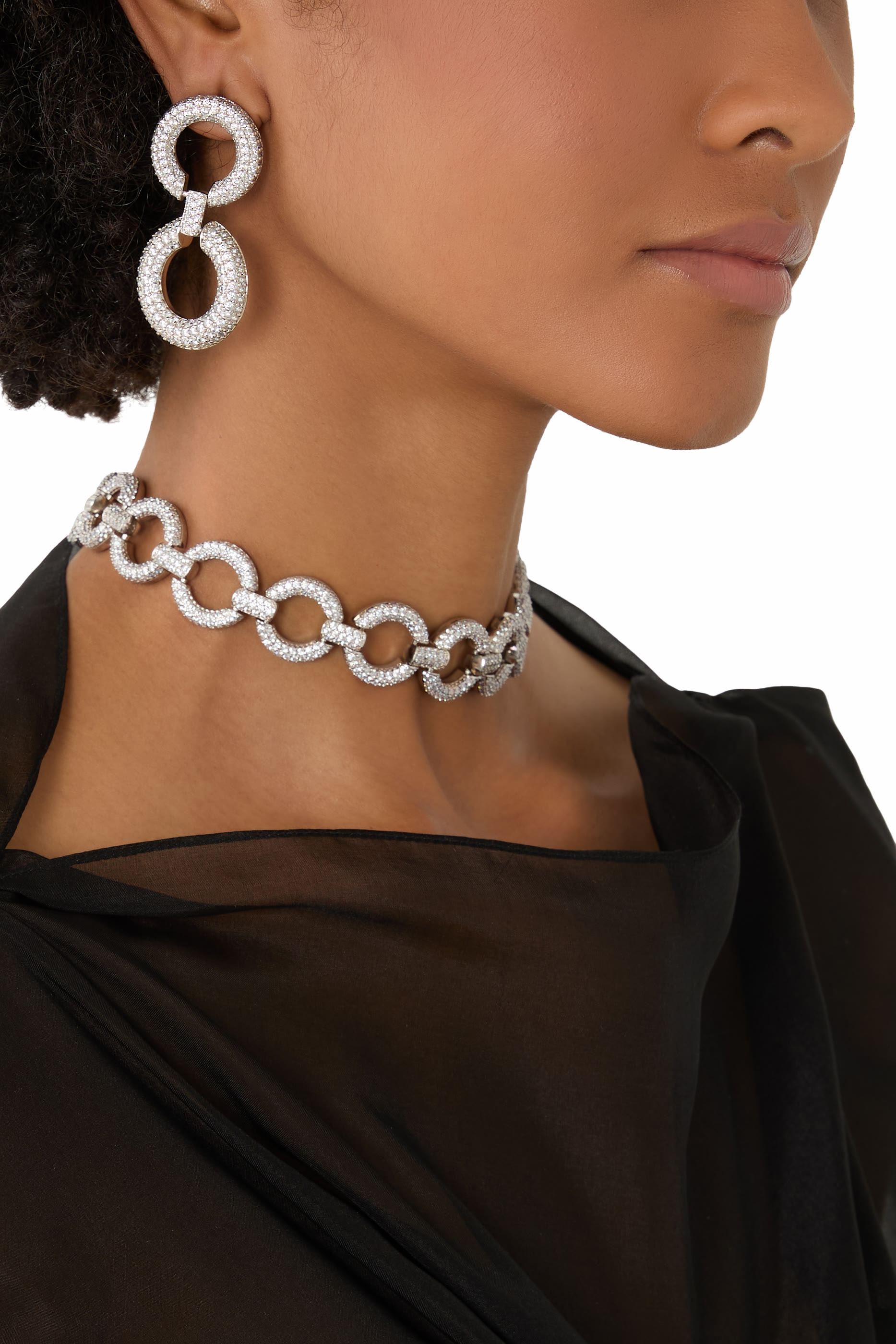 أقراط متدلية بحلقتين متصلتين مرصعة بكريستال