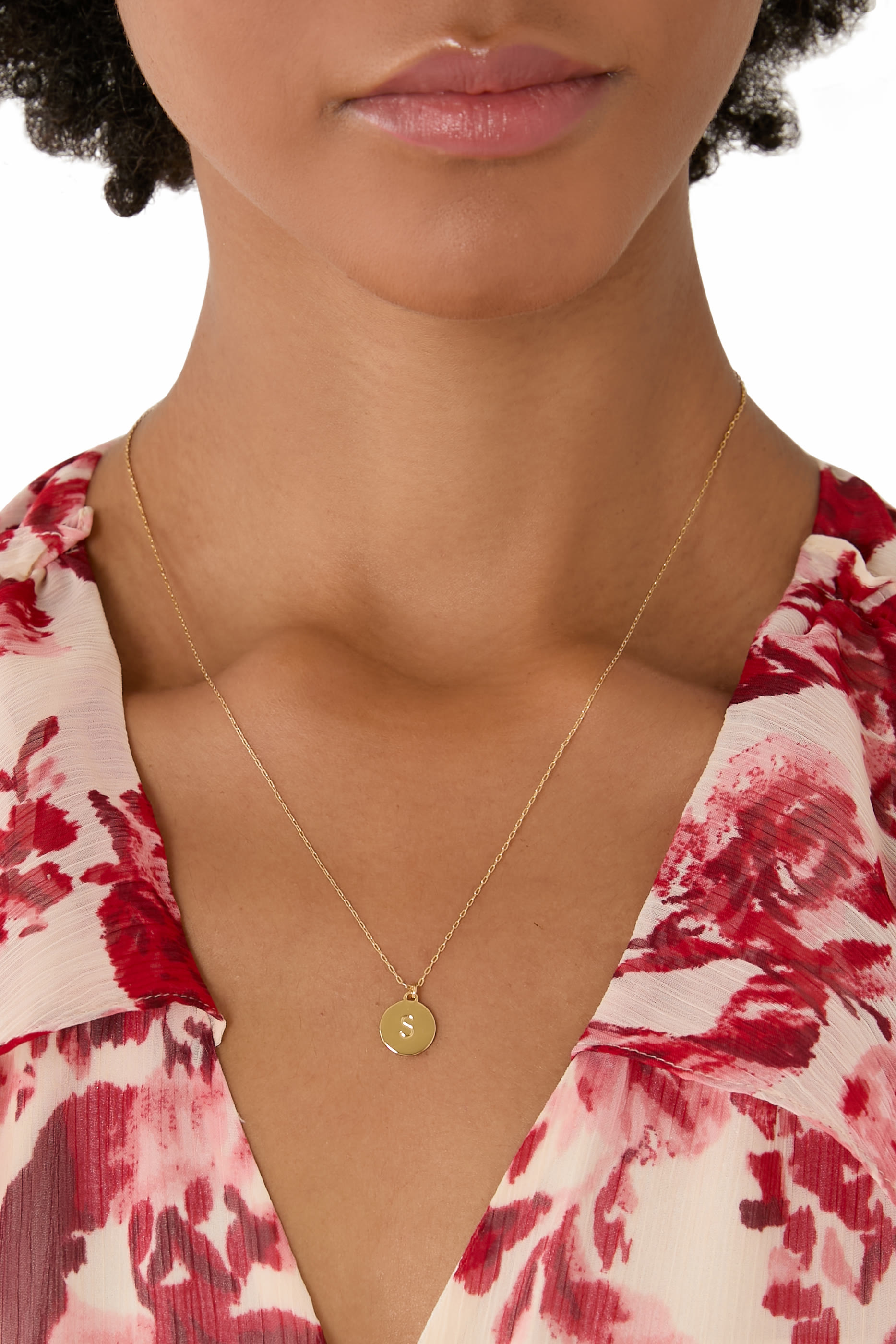 قلادة بدلاية صغيرة بنقشة حرف S