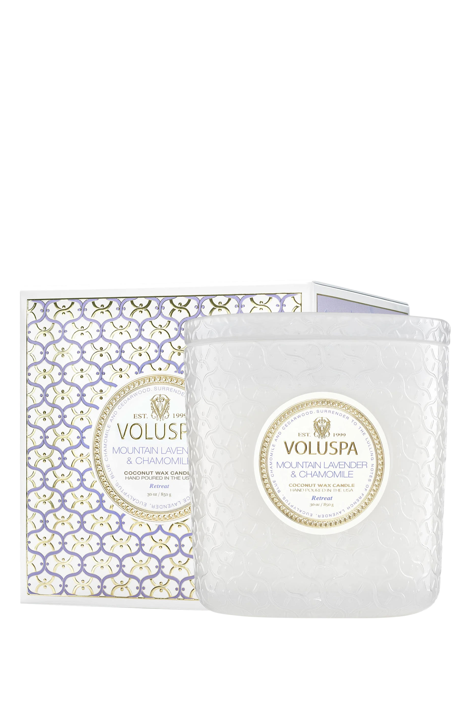 شمعة برائحة اللافندر الجبلي والبابونج في علبة فاخرة