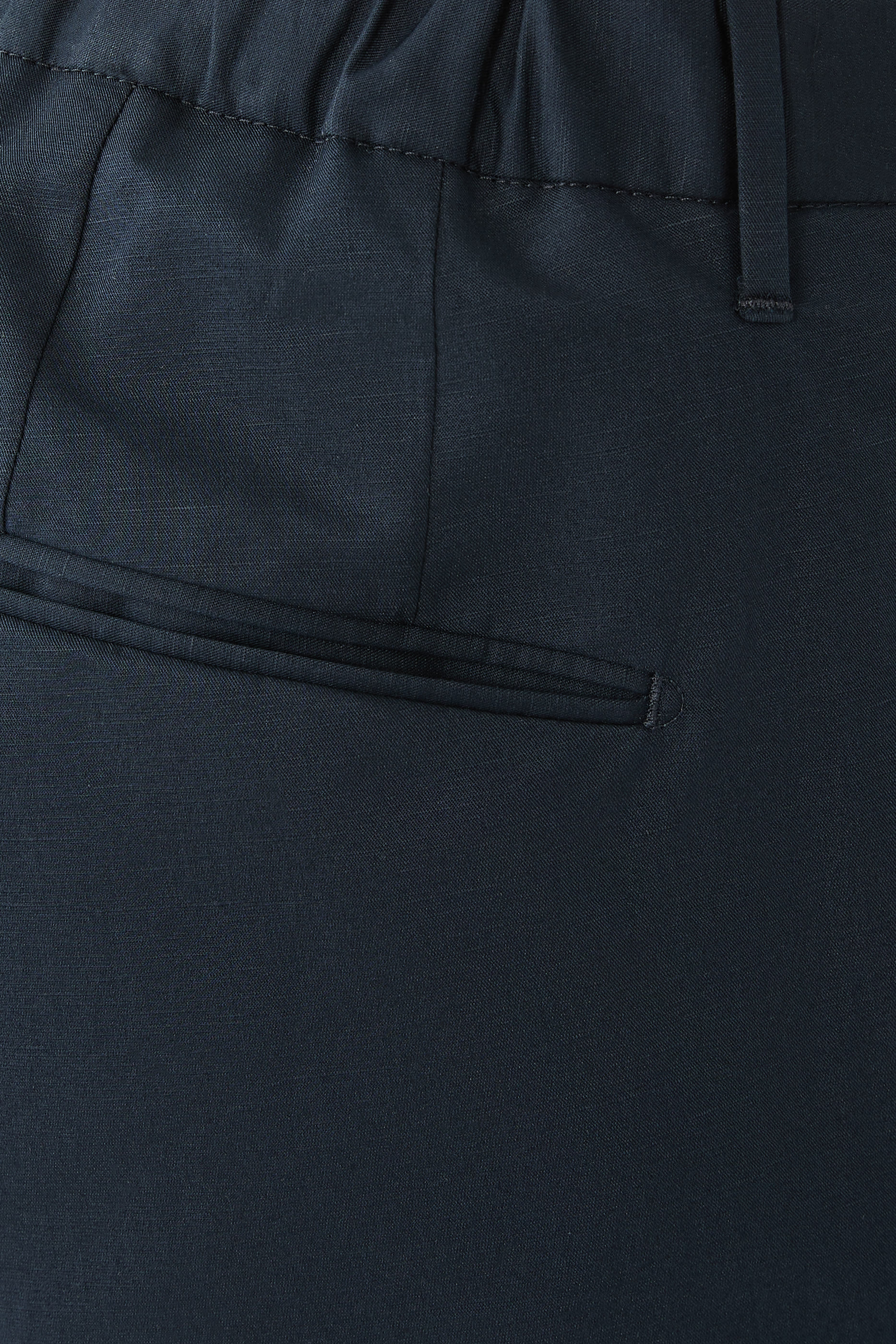 بنطال تكنوتيلا بقصة ضيقة