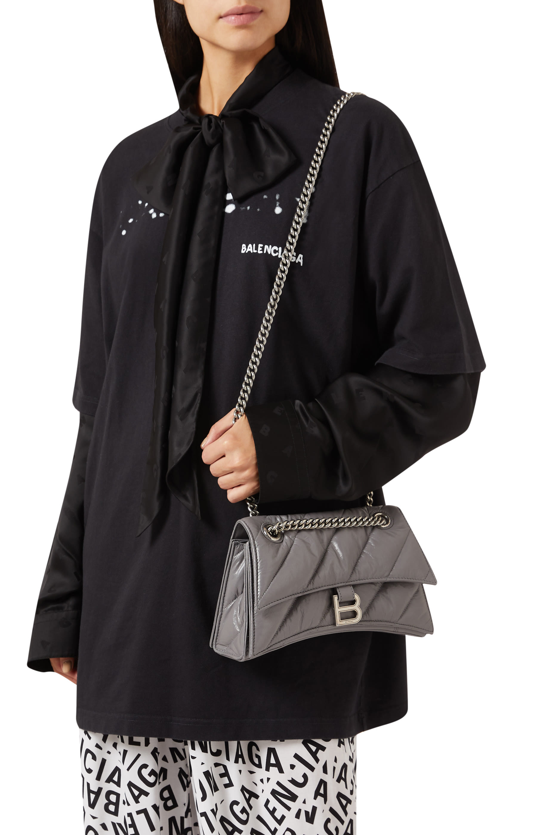 حقيبة كراش مبطنة صغيرة بسلسلة