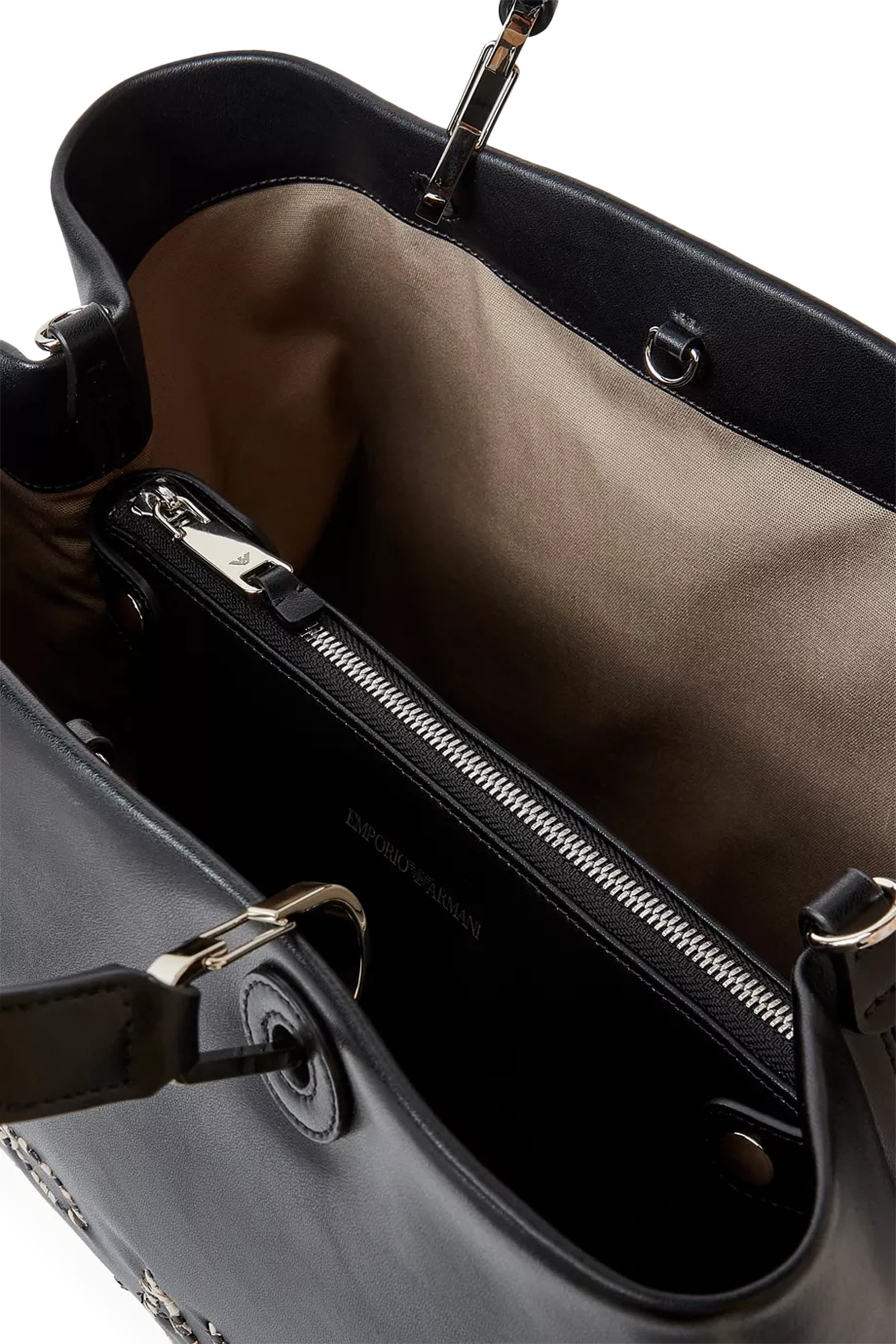 حقيبة يد بشعار الماركة جلد