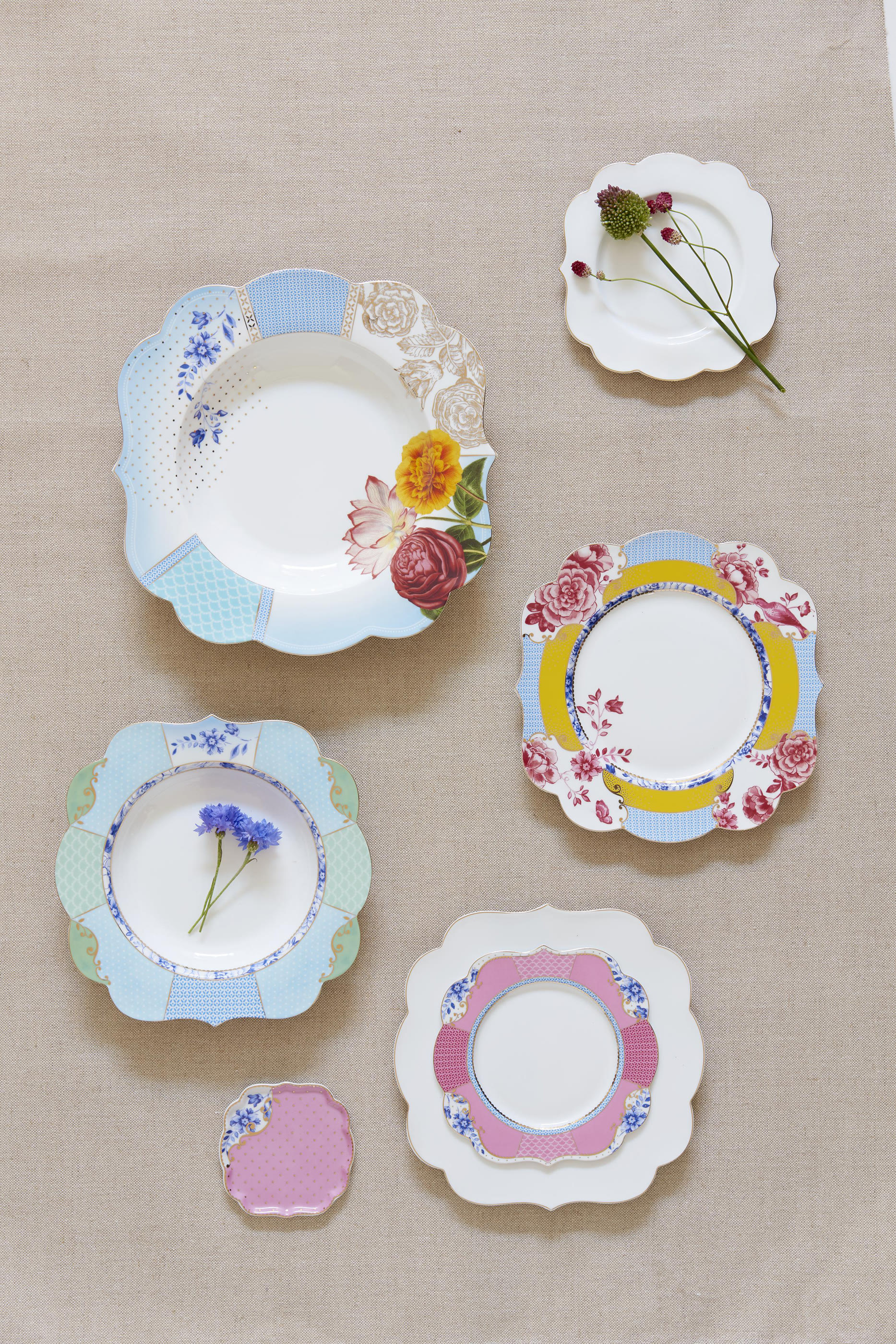 طبق رويال متعدد الألوان