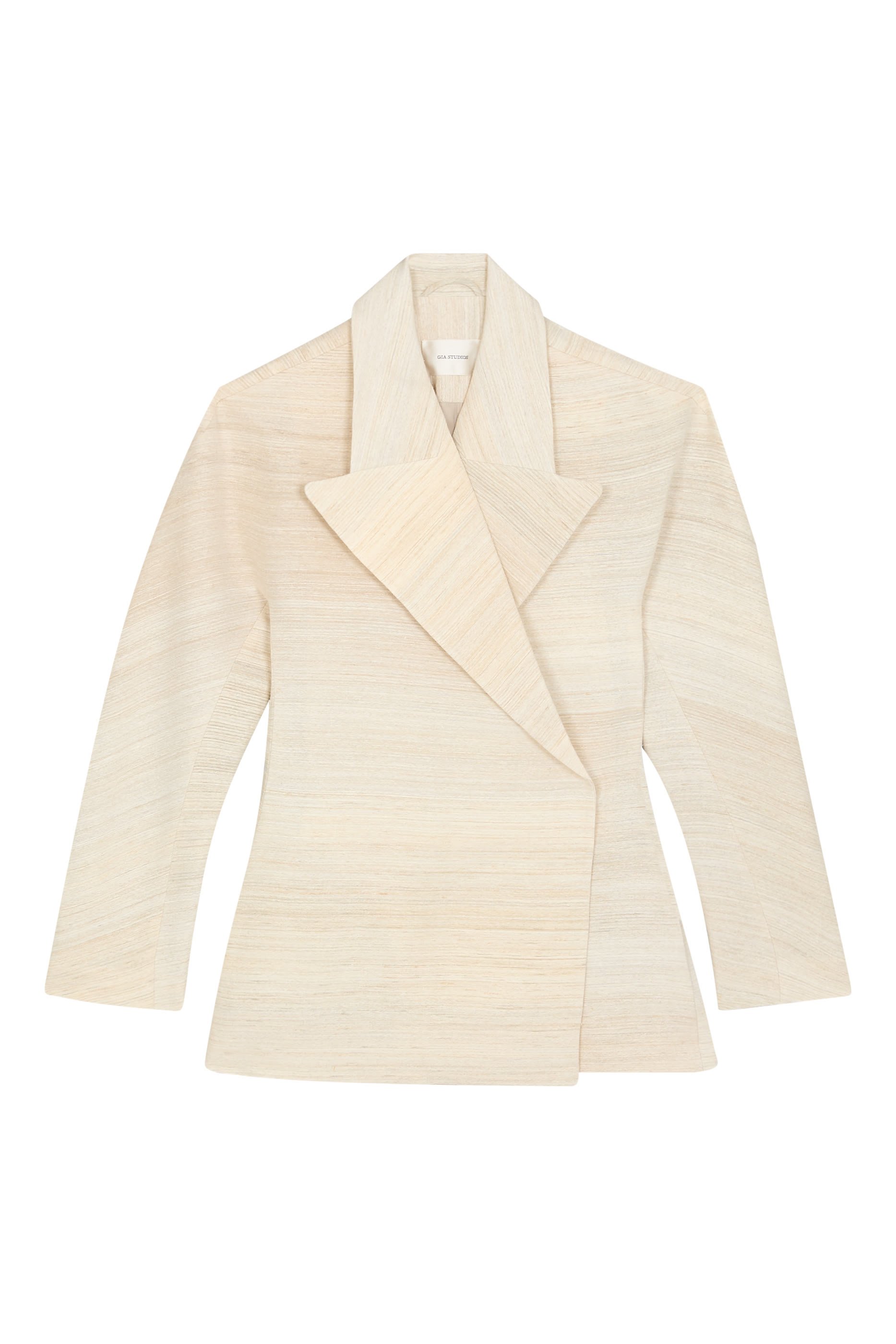 جاكيت لوكا بقصة عادية