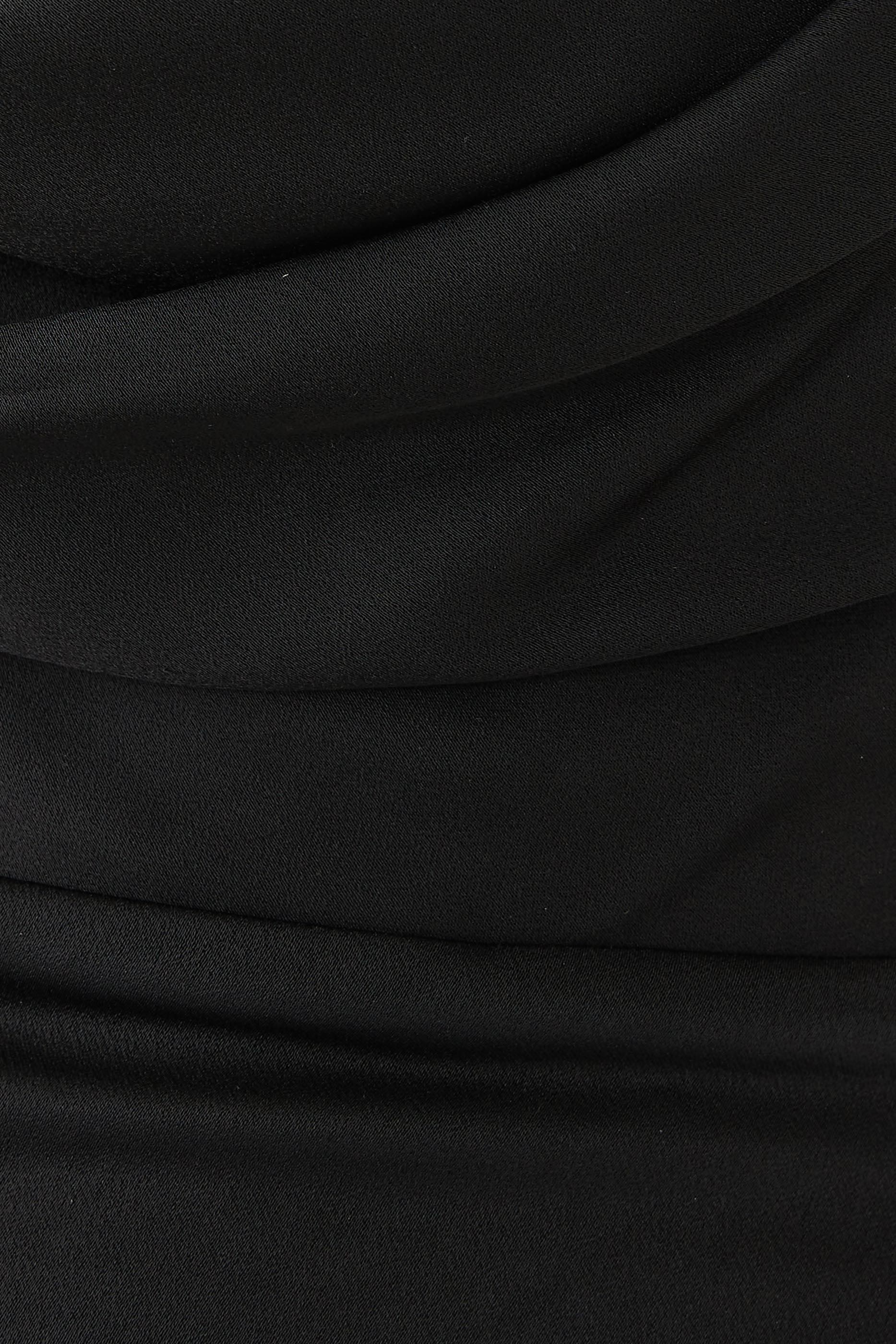 فستان سهرة بلاحمالات بياقة قلب