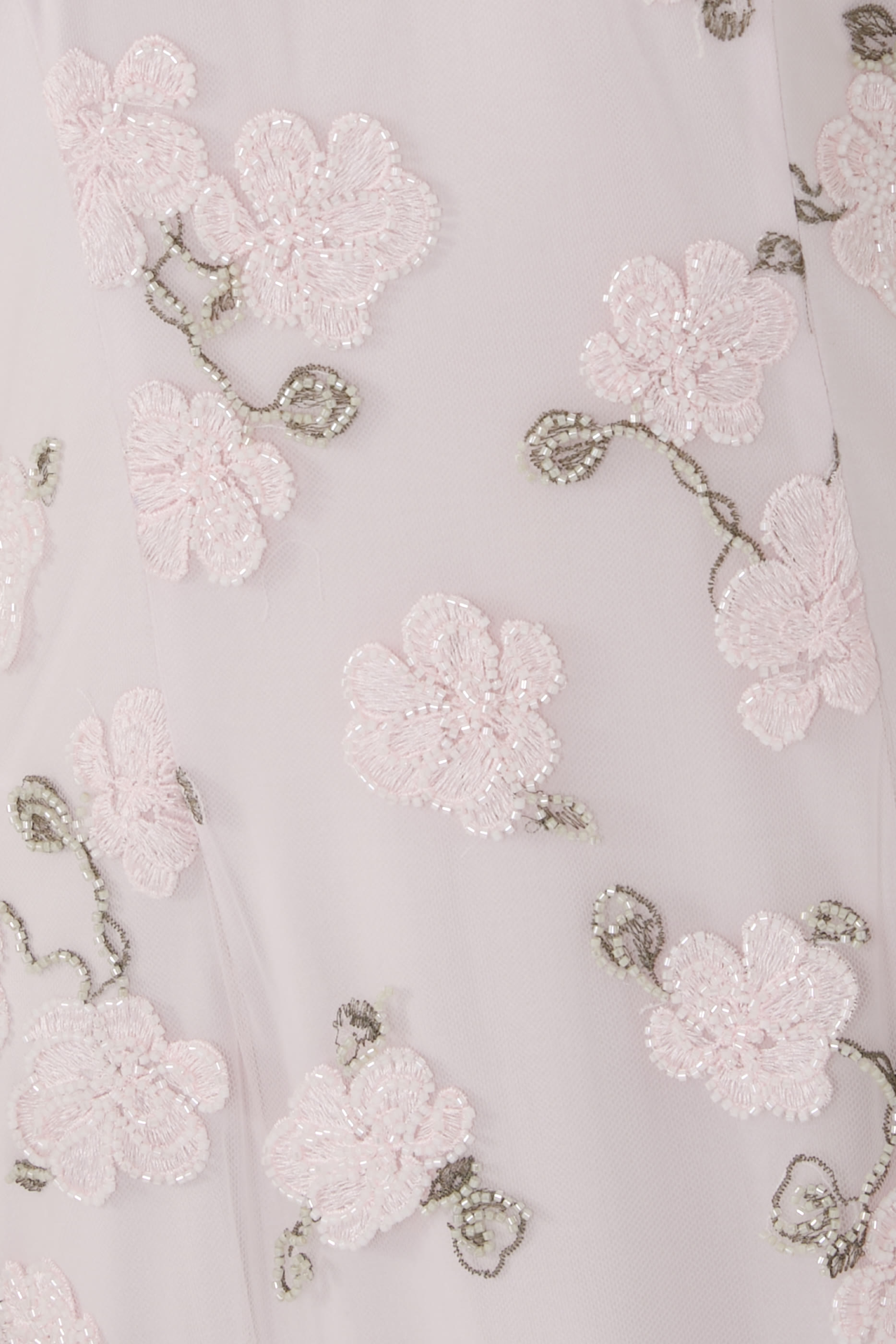 فستان طويل مزين بخرز وزهور