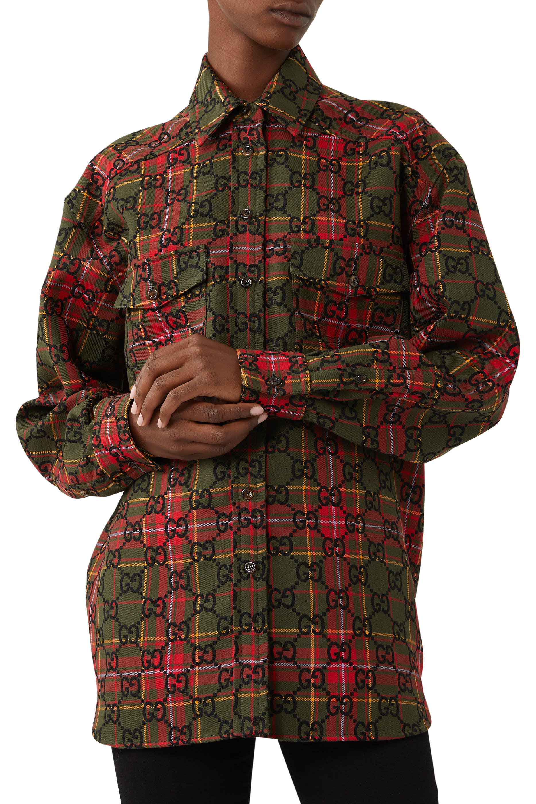 قميص بنقشة مربعات وحروف شعار الماركة