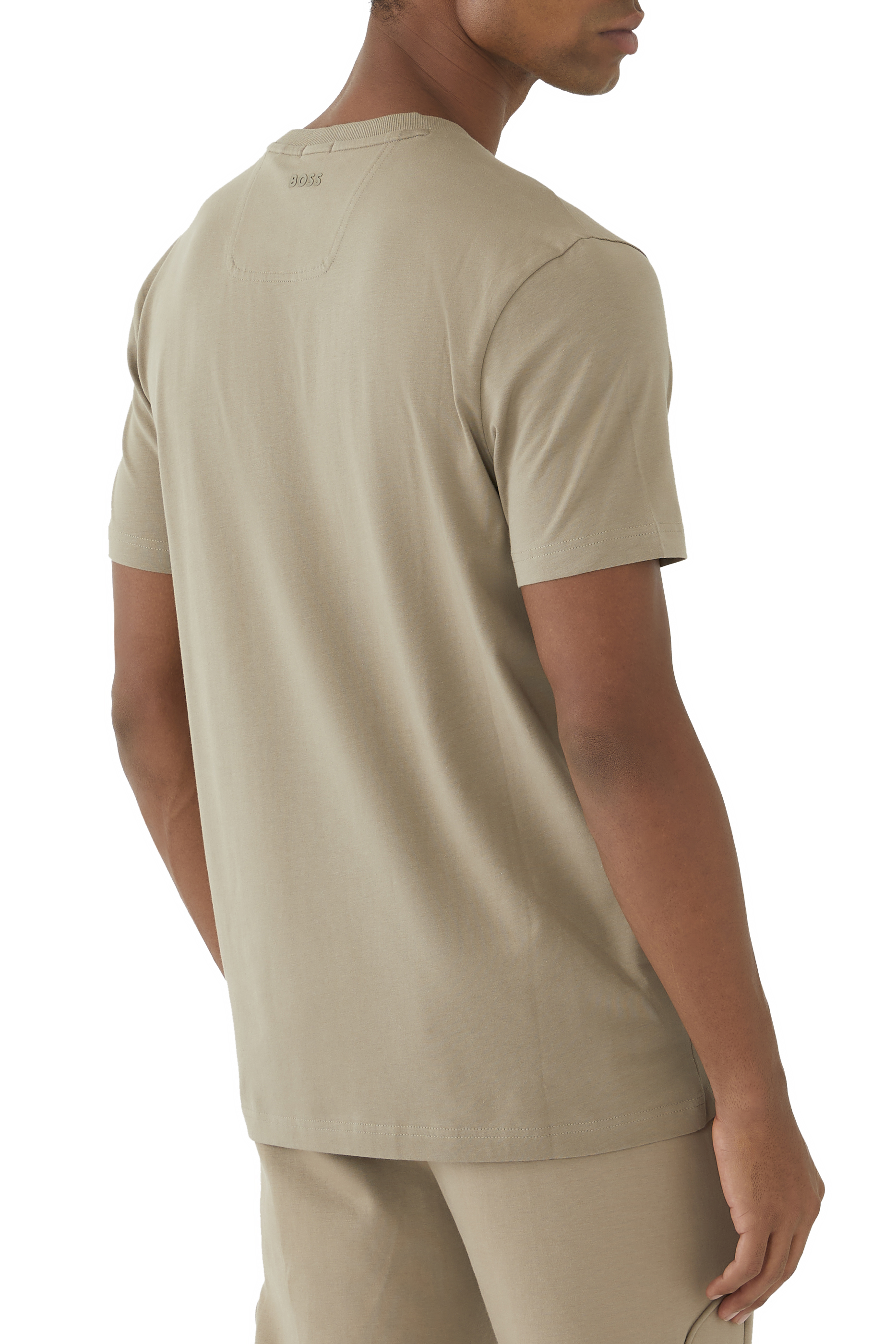 تيشيرت مزين بشعار الماركة