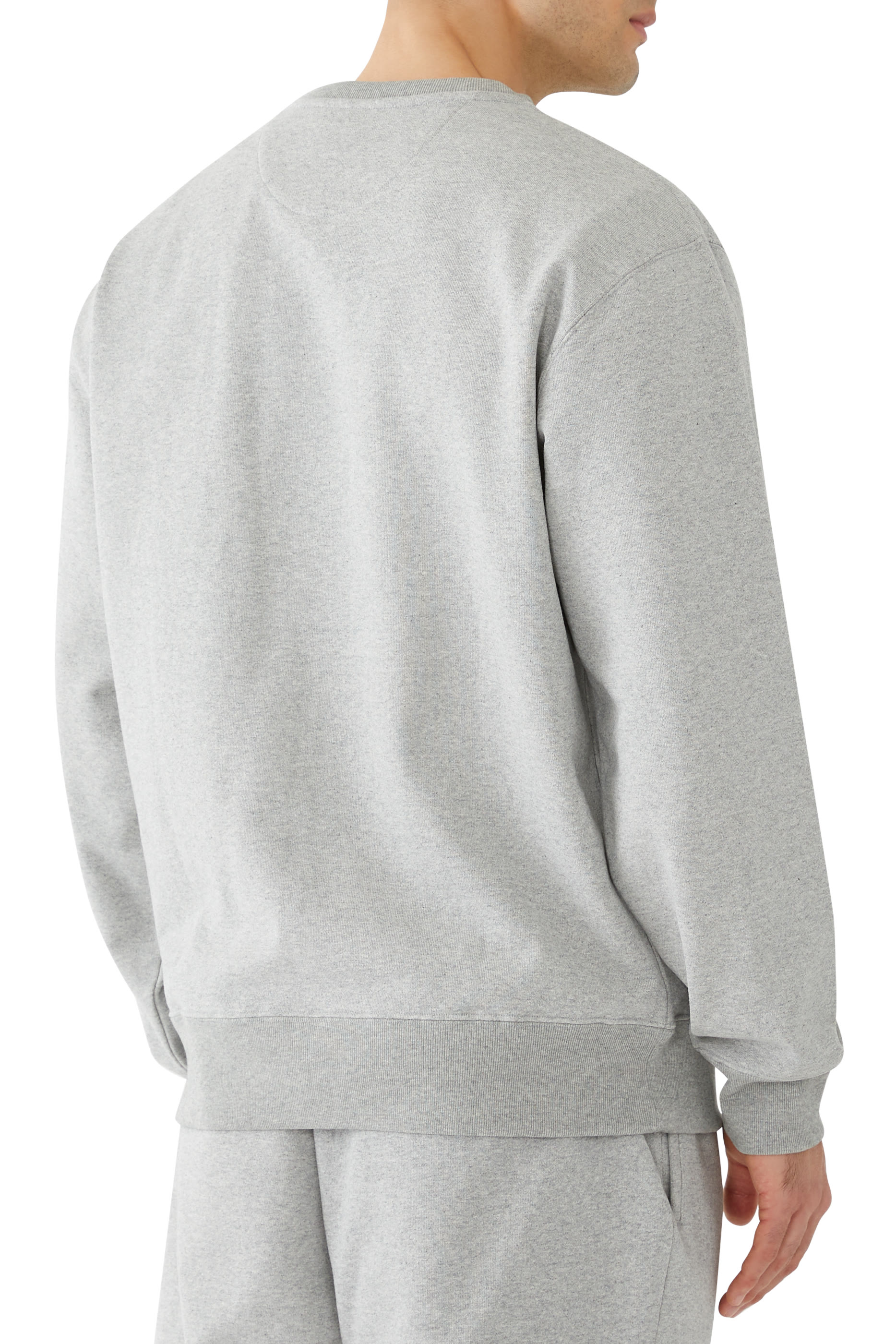 سويت شيرت باوري بياقة ضيقة وشعار الماركة