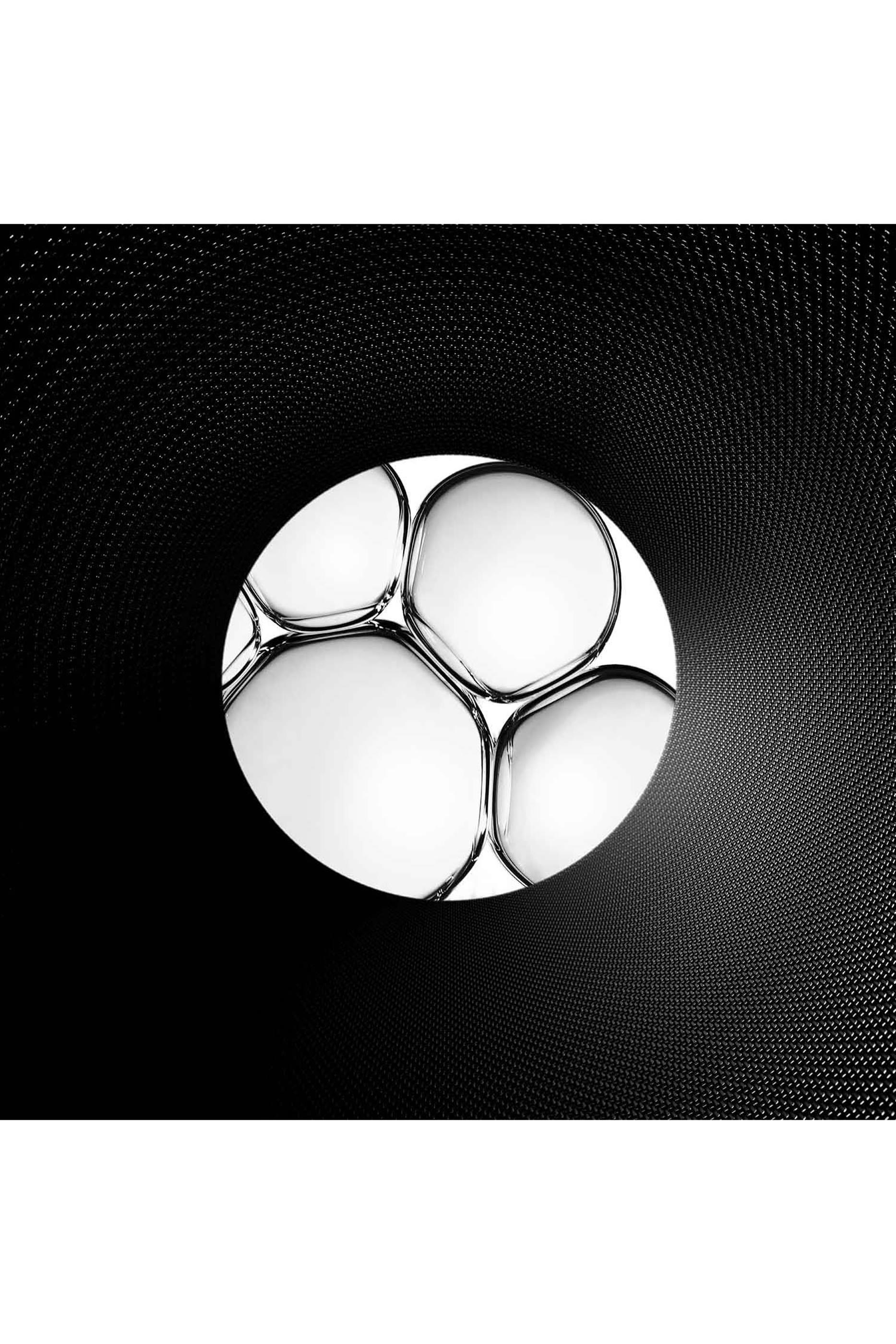 ماسكارا براداسكوب لتطويل الرموش وتكثيفها