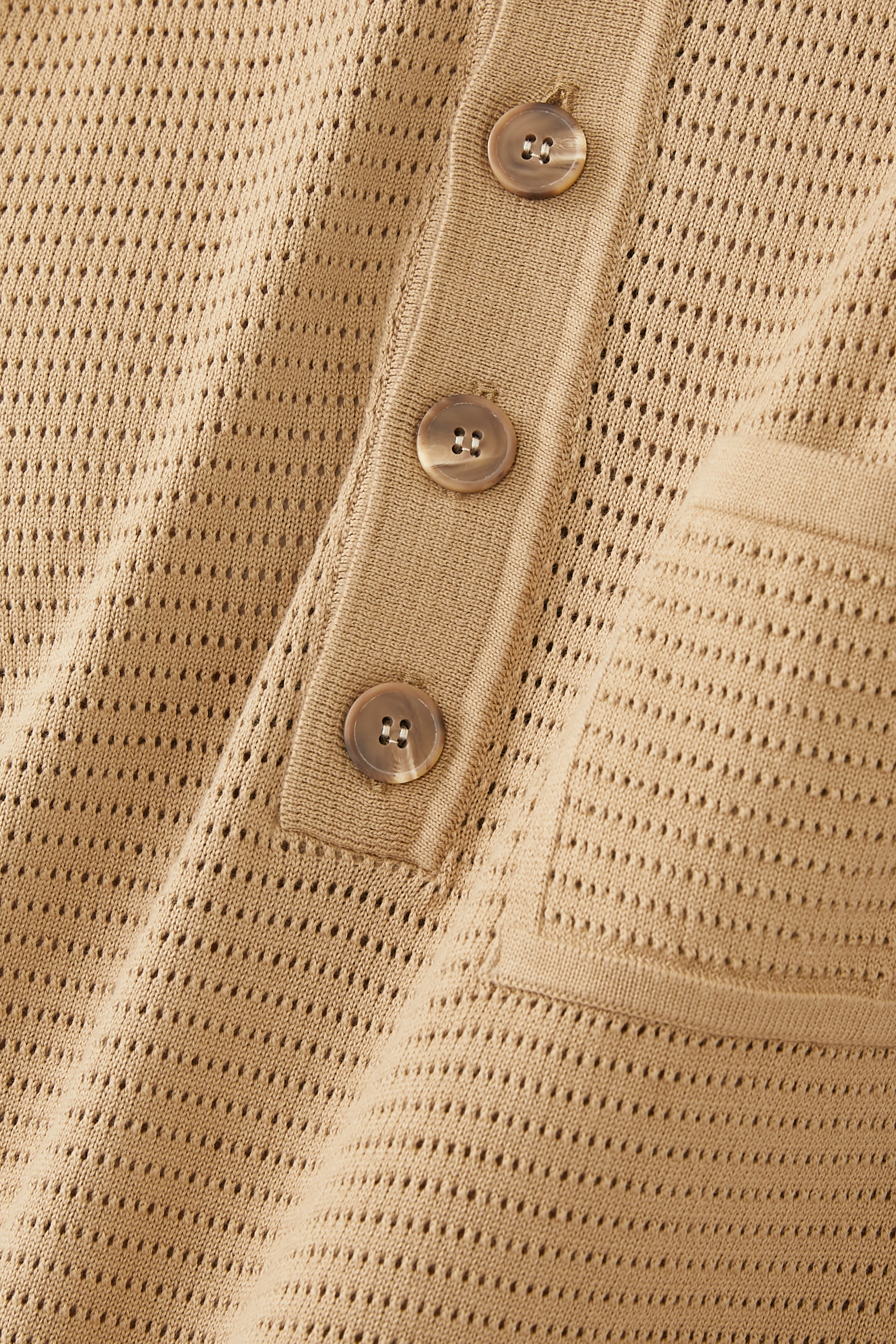 سترة بولو بتصميم مثقب