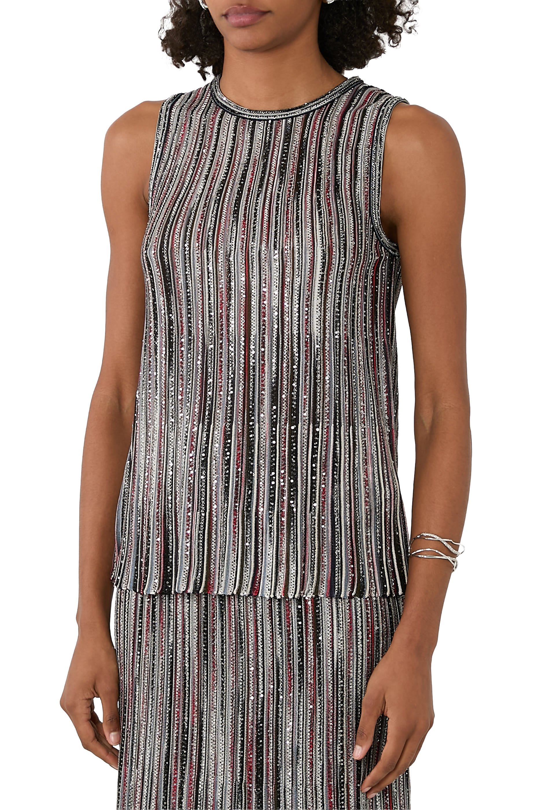 بلوزة لوريكس مطرزة جزئيا بترتر