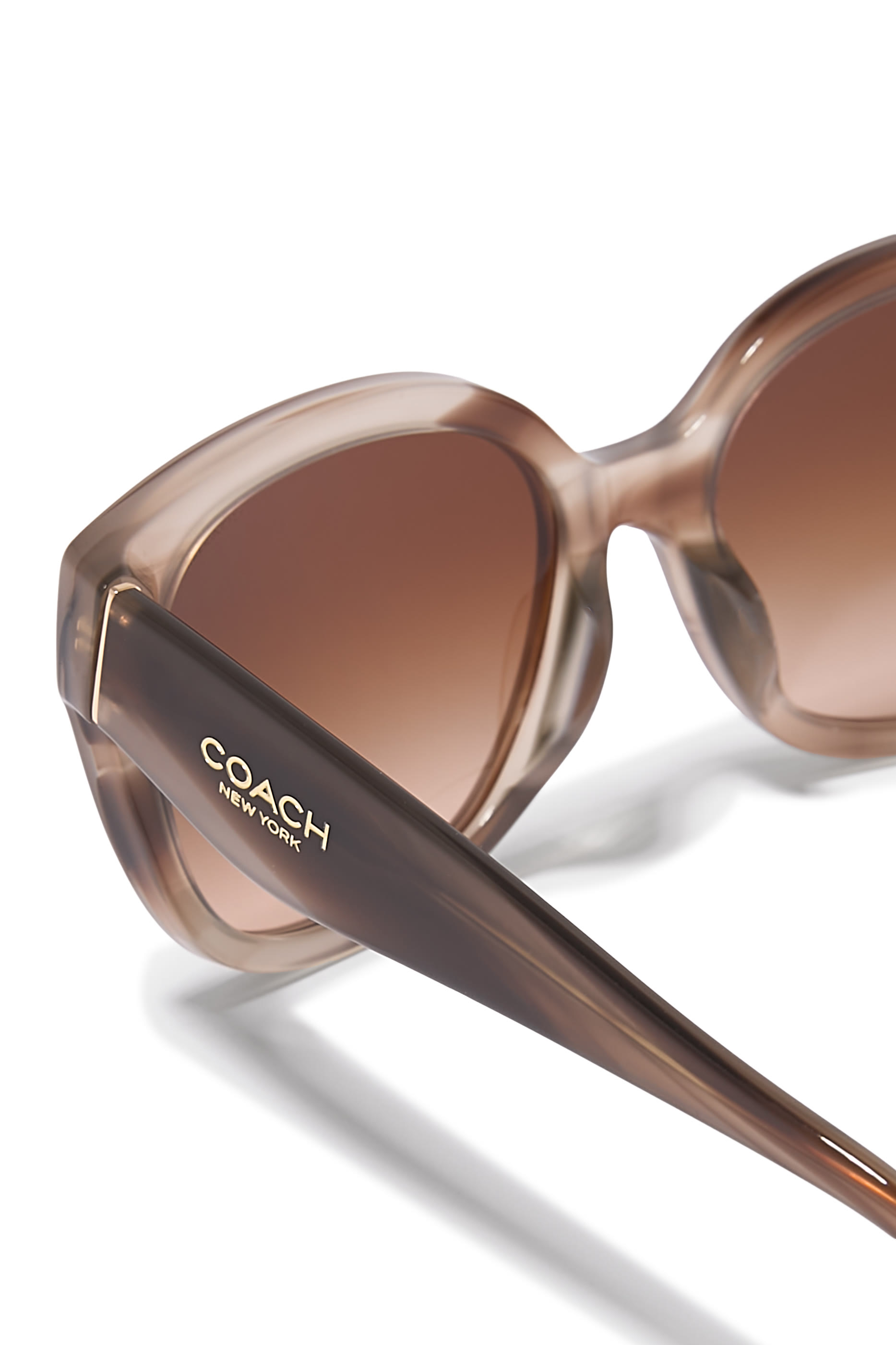 نظارة شمسية ويفرر بإطار وذراع مزين بتفاصيل ان واي 