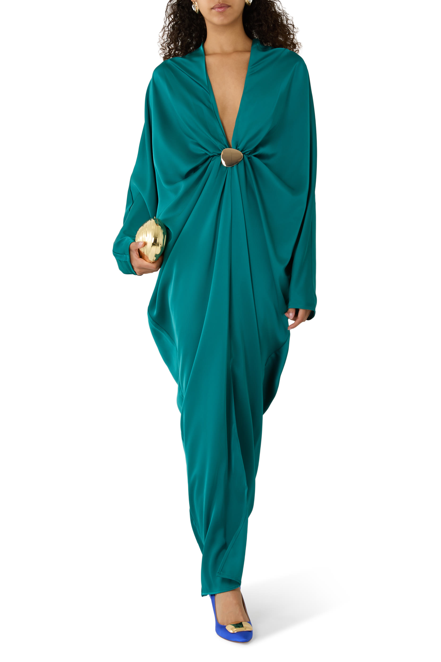 فستان تينا طويل بياقة عميقة ساتان مطرز