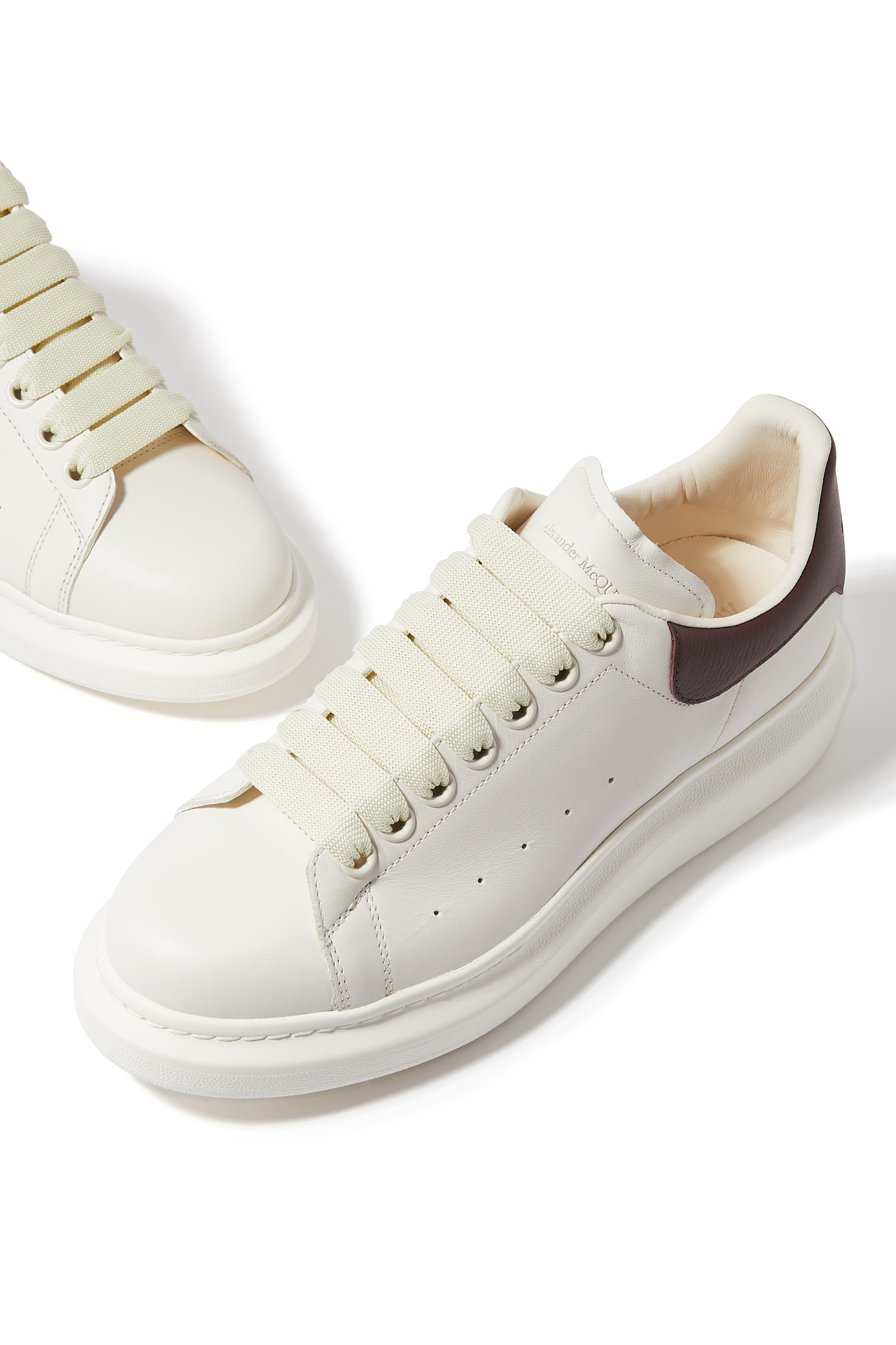 سنيكرز بنعل سميك