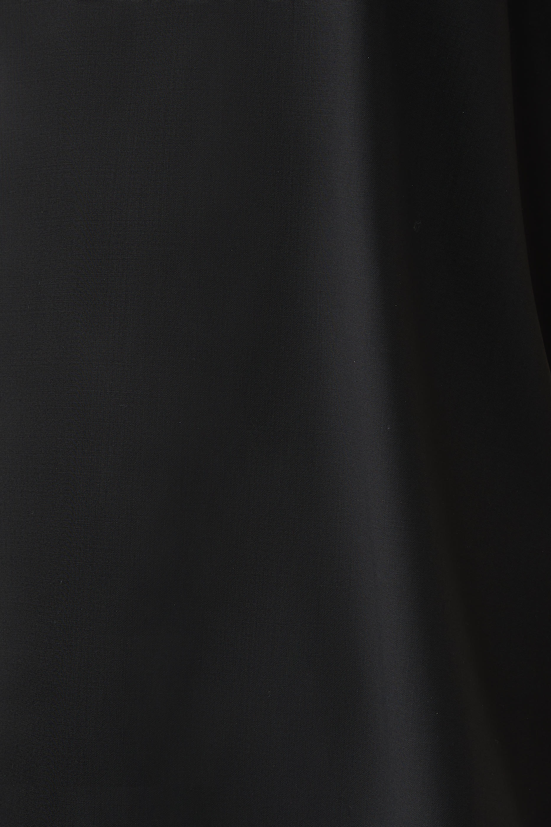 بلوزة ماليا بلا أكمام