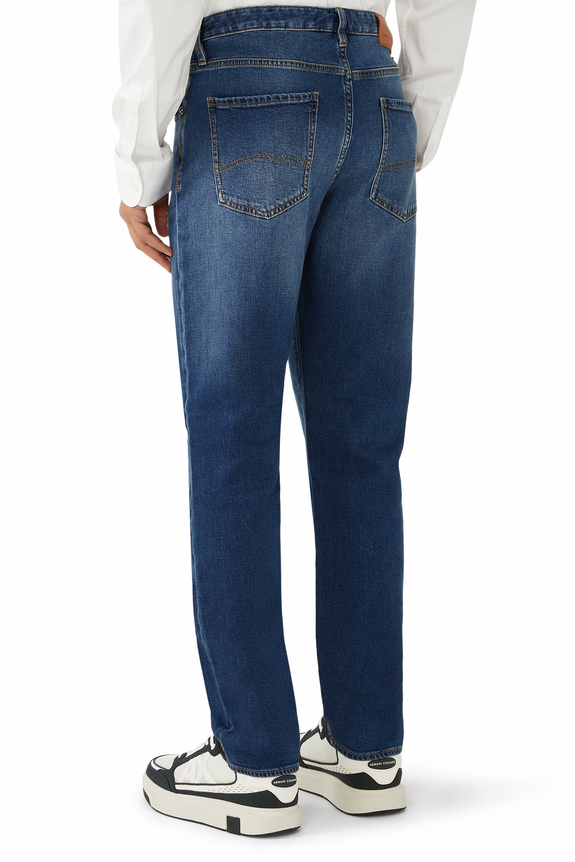 بنطال جينز بقصة ضيقة