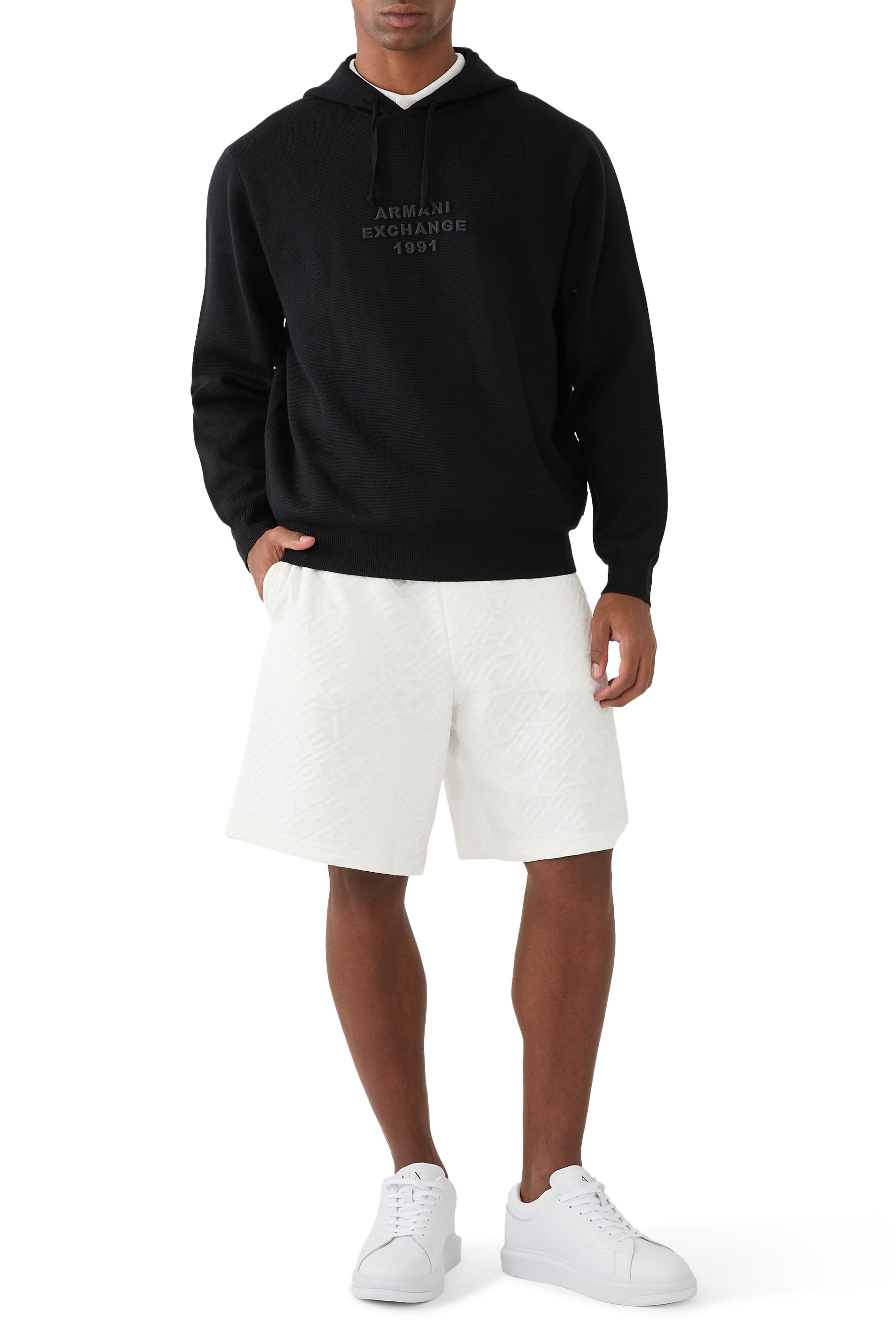 هودي بحروف شعار الماركة