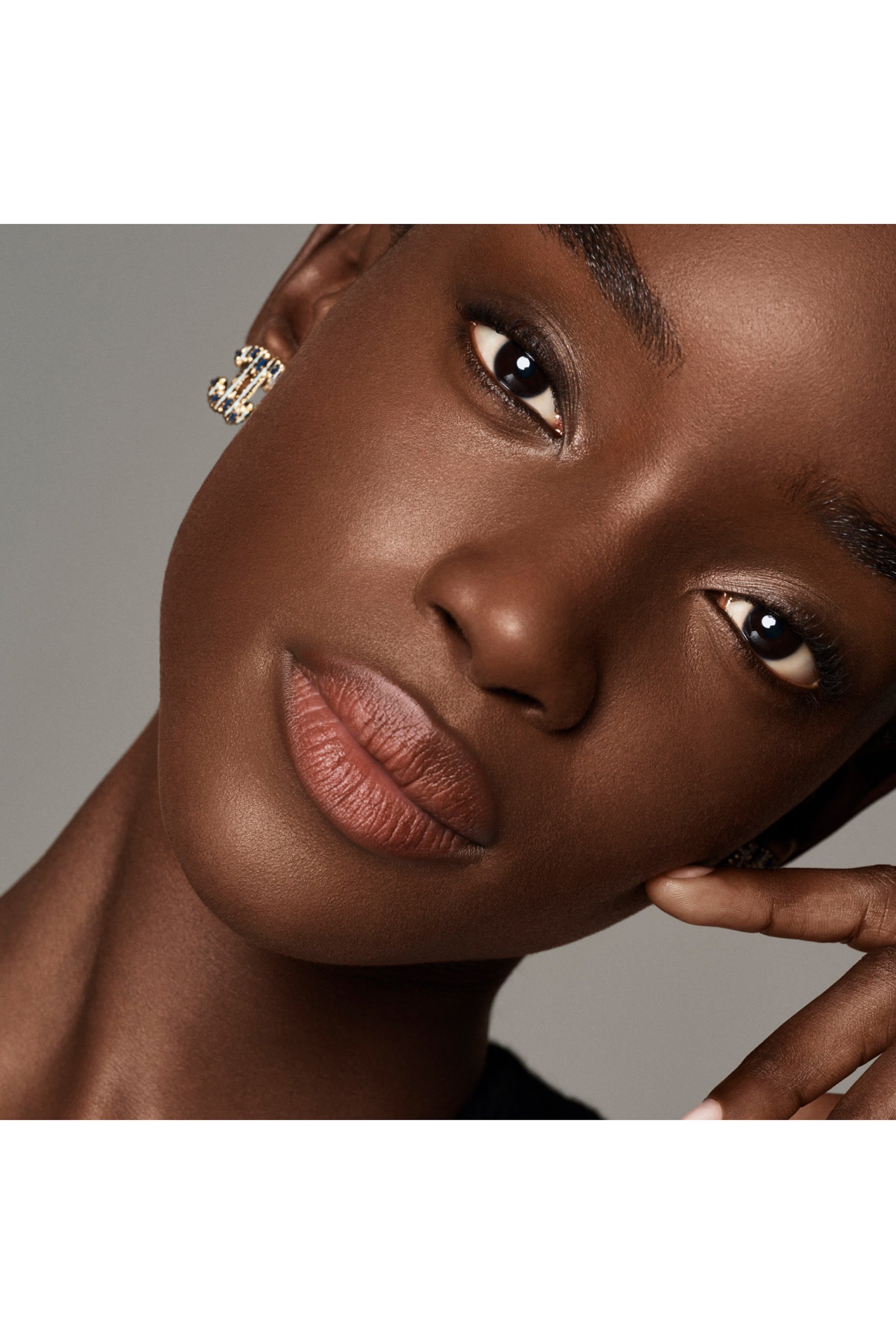 بودرة سائبة Poudre Universelle Libre, Natural Finish، عبوة عملية للتنقل