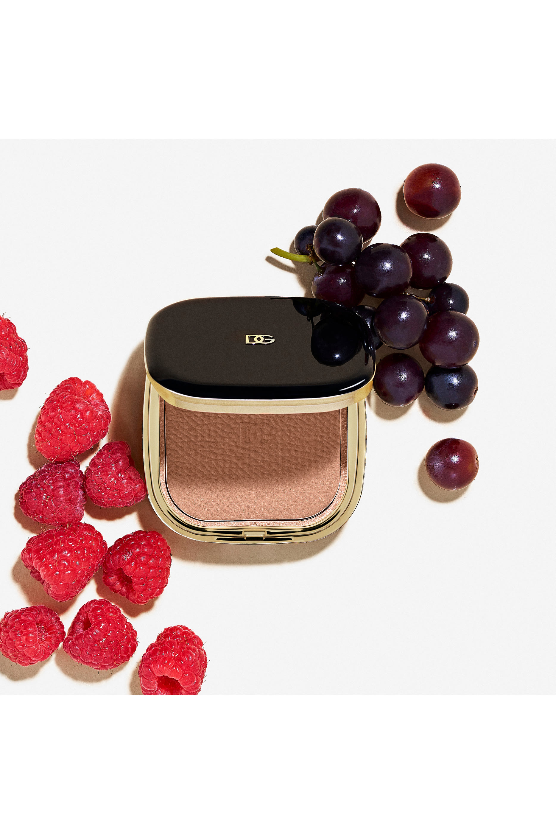 بودرة برونزر وظلال عيون فيس آند آيز ماتش