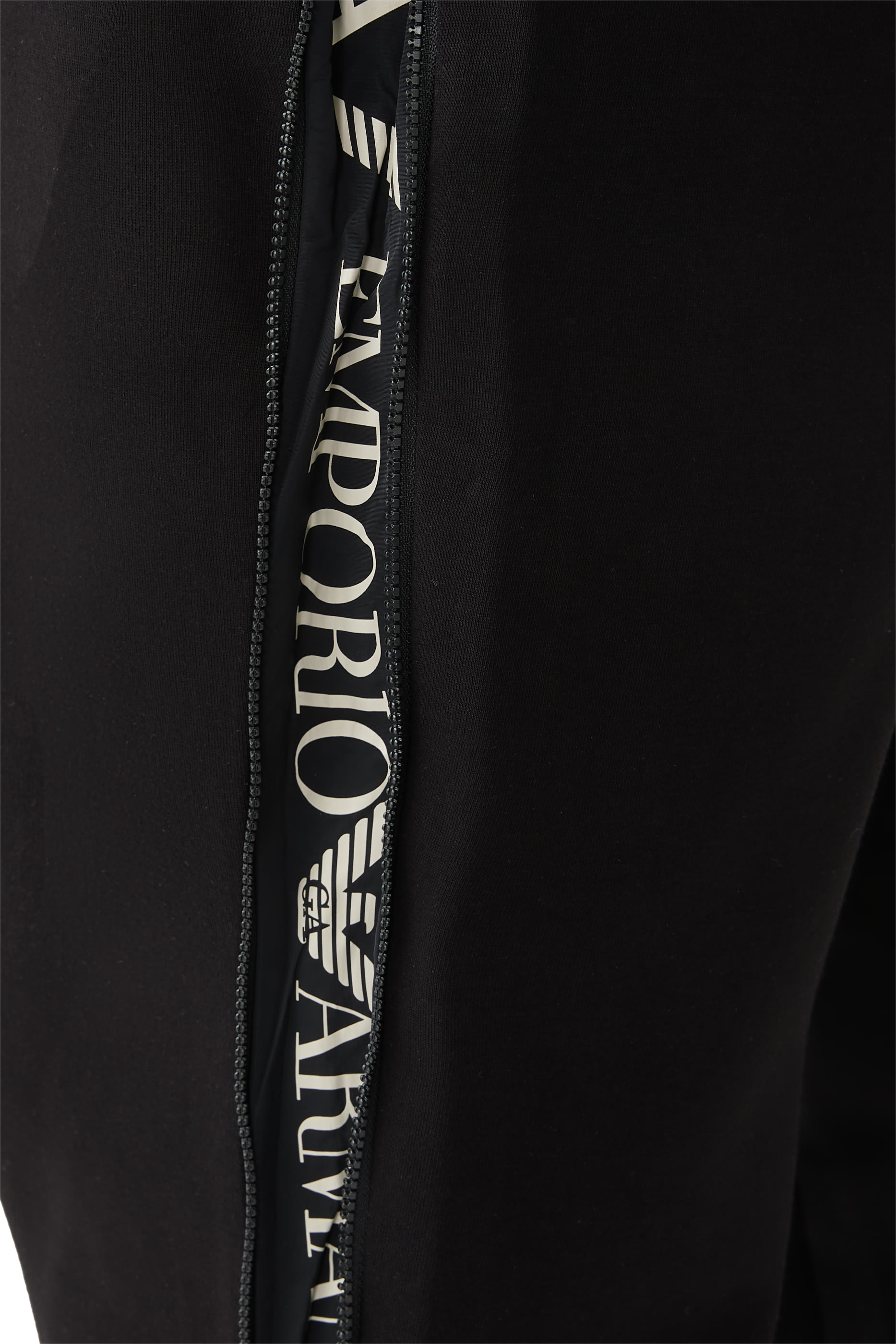 بنطال رياضي بشعار الماركة قطن