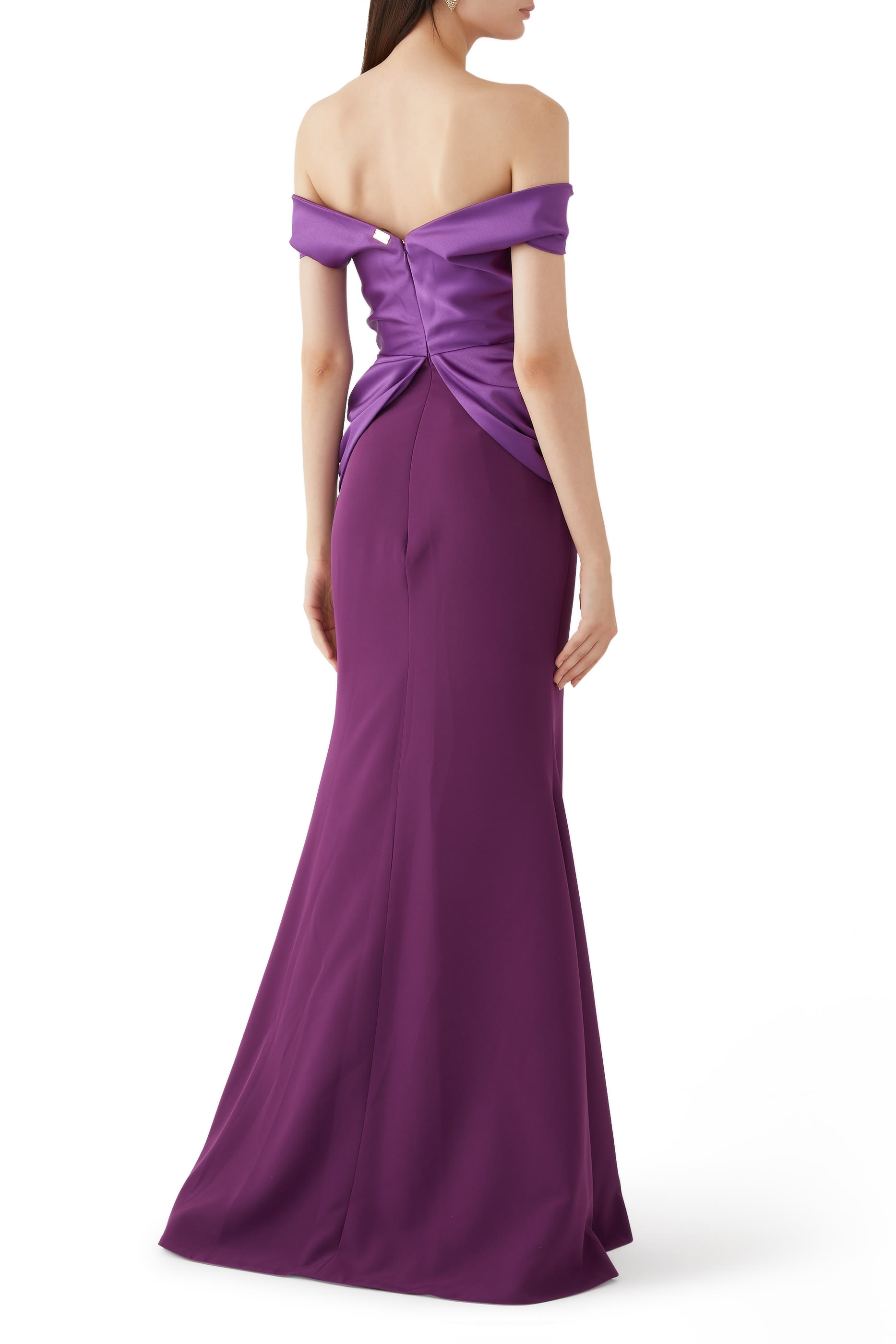 فستان سهرة بأكتاف متساقطة