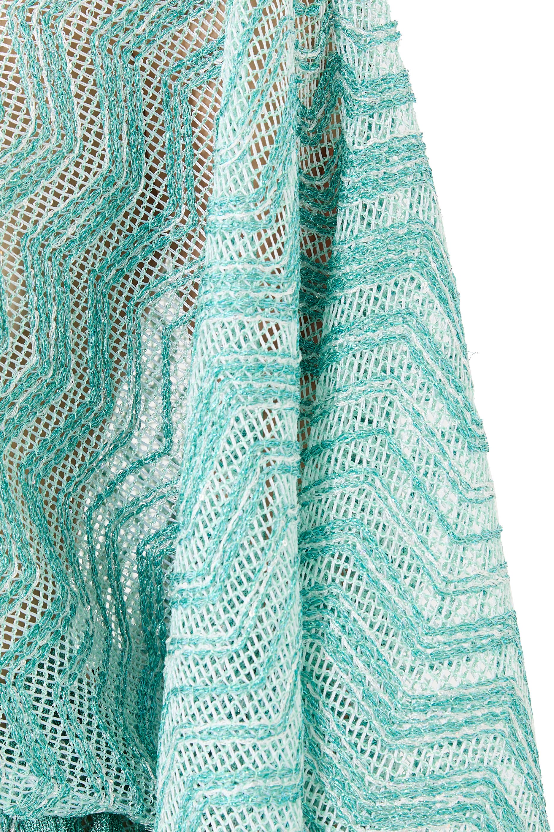 بلوزة قماش شبكي بنقشة خطوط متعرجة