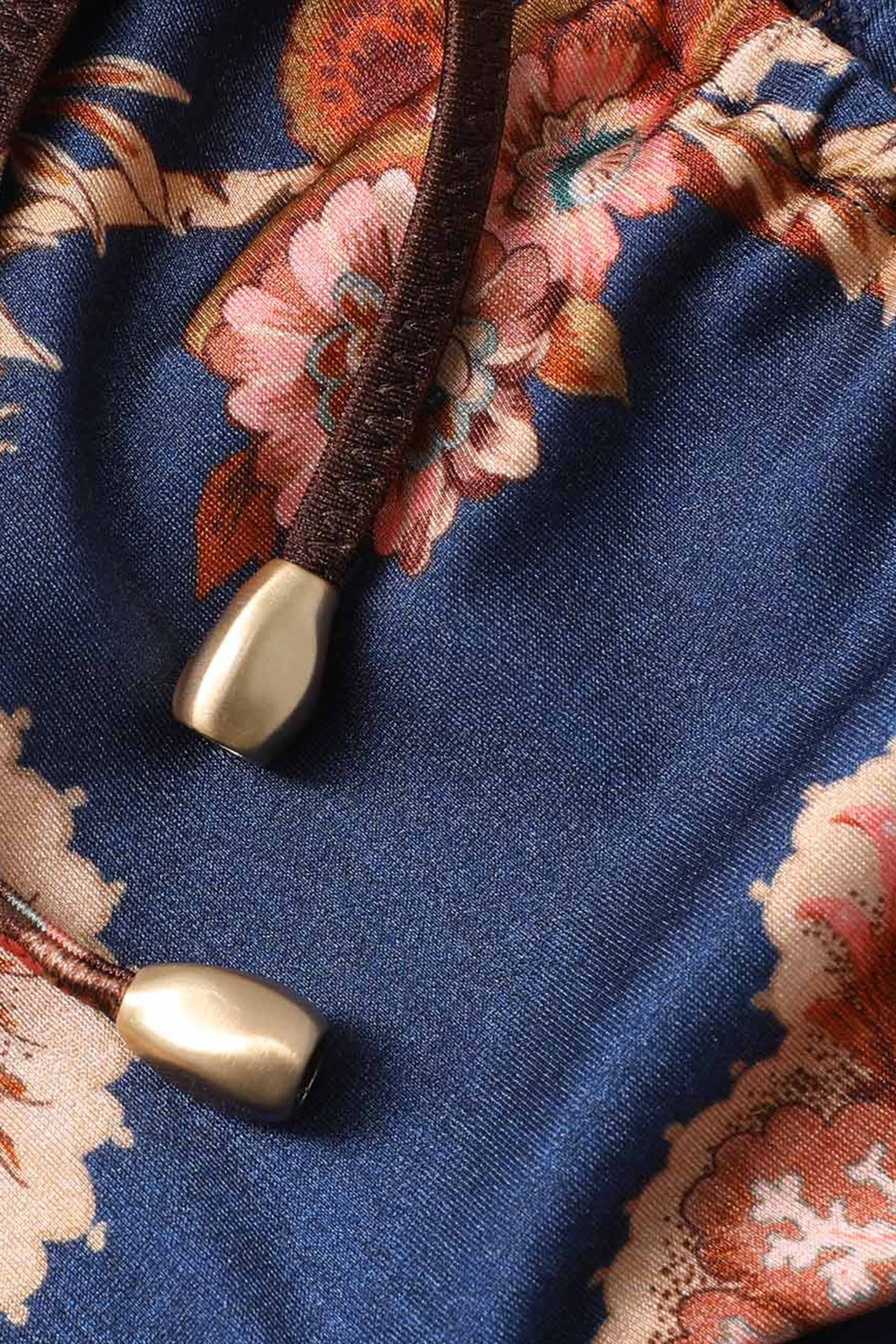 طقم بيكيني بايشنس بقوالب مثلثة ونقشة مقسمة