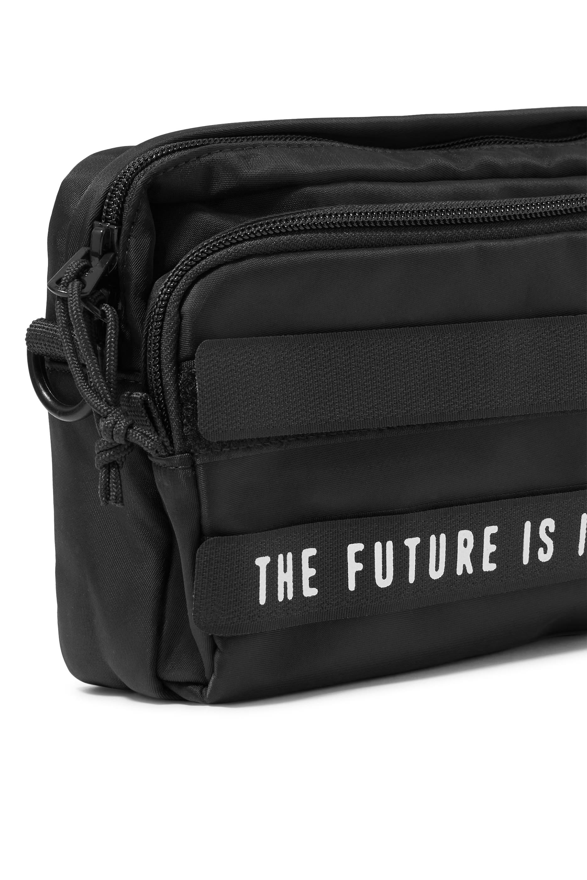 حقيبة صغيرة بتصميم عسكري