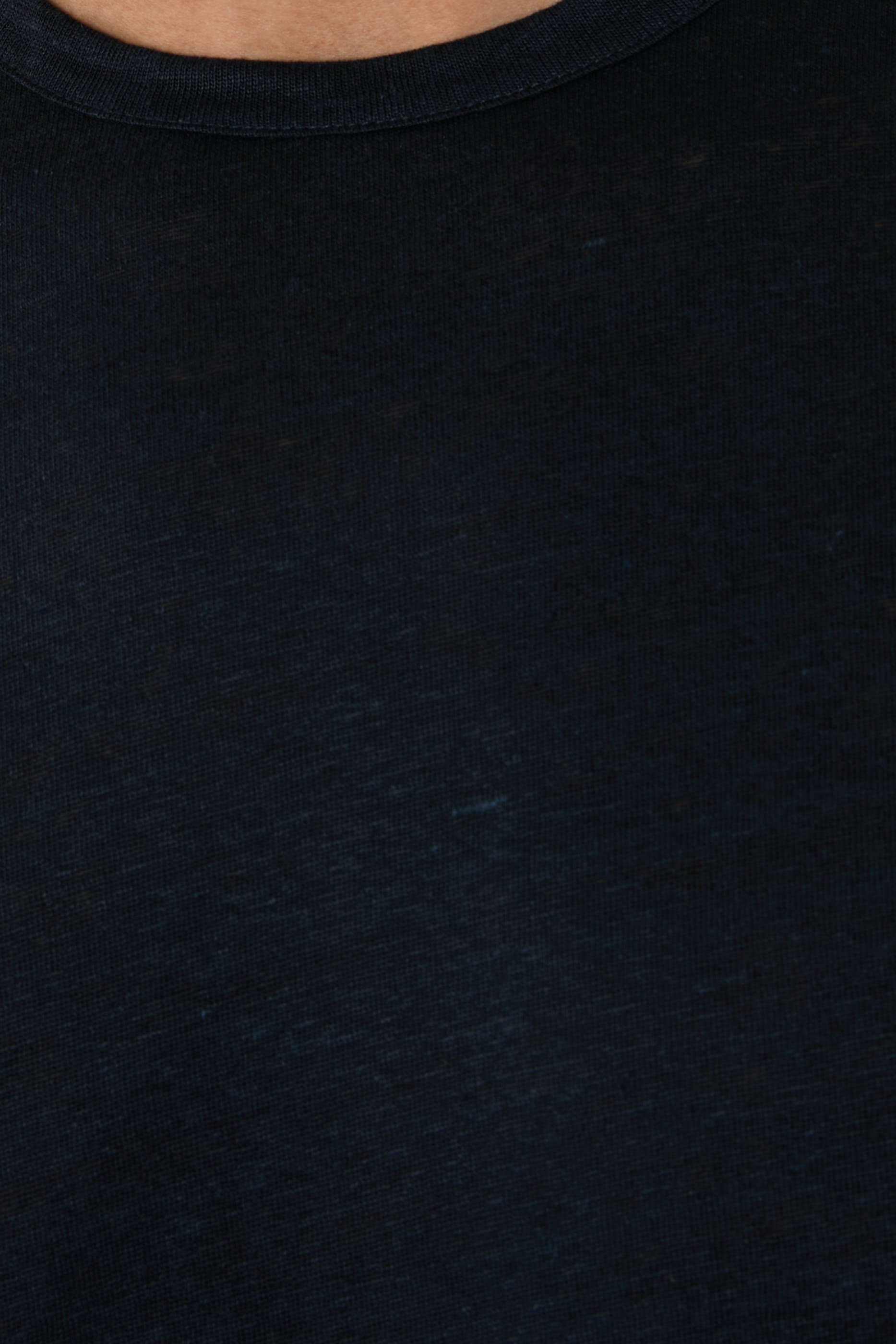 تيشيرت بياقة ضيقة كتان