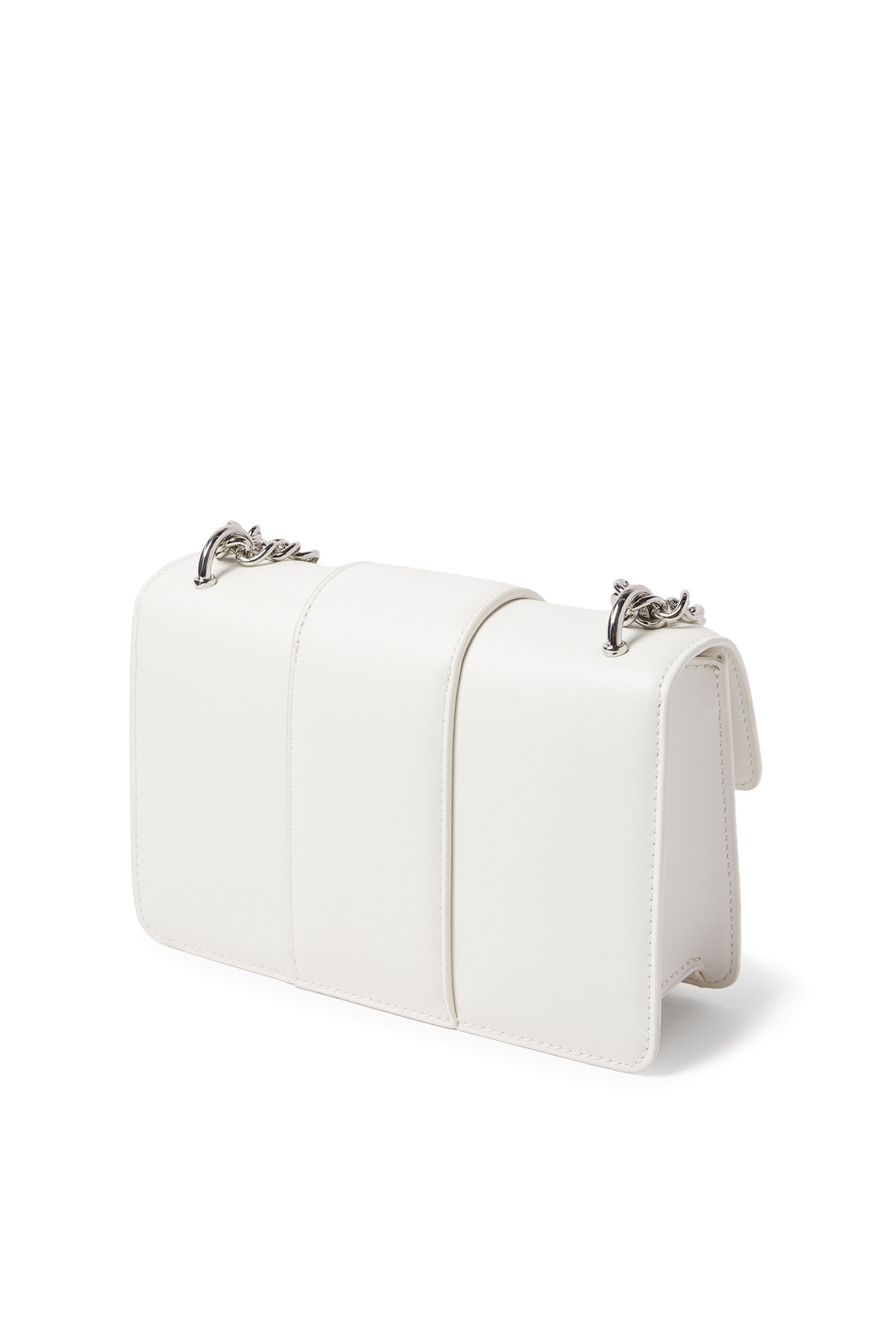 حقيبة كتف بحلية معدنية بشعار الماركة