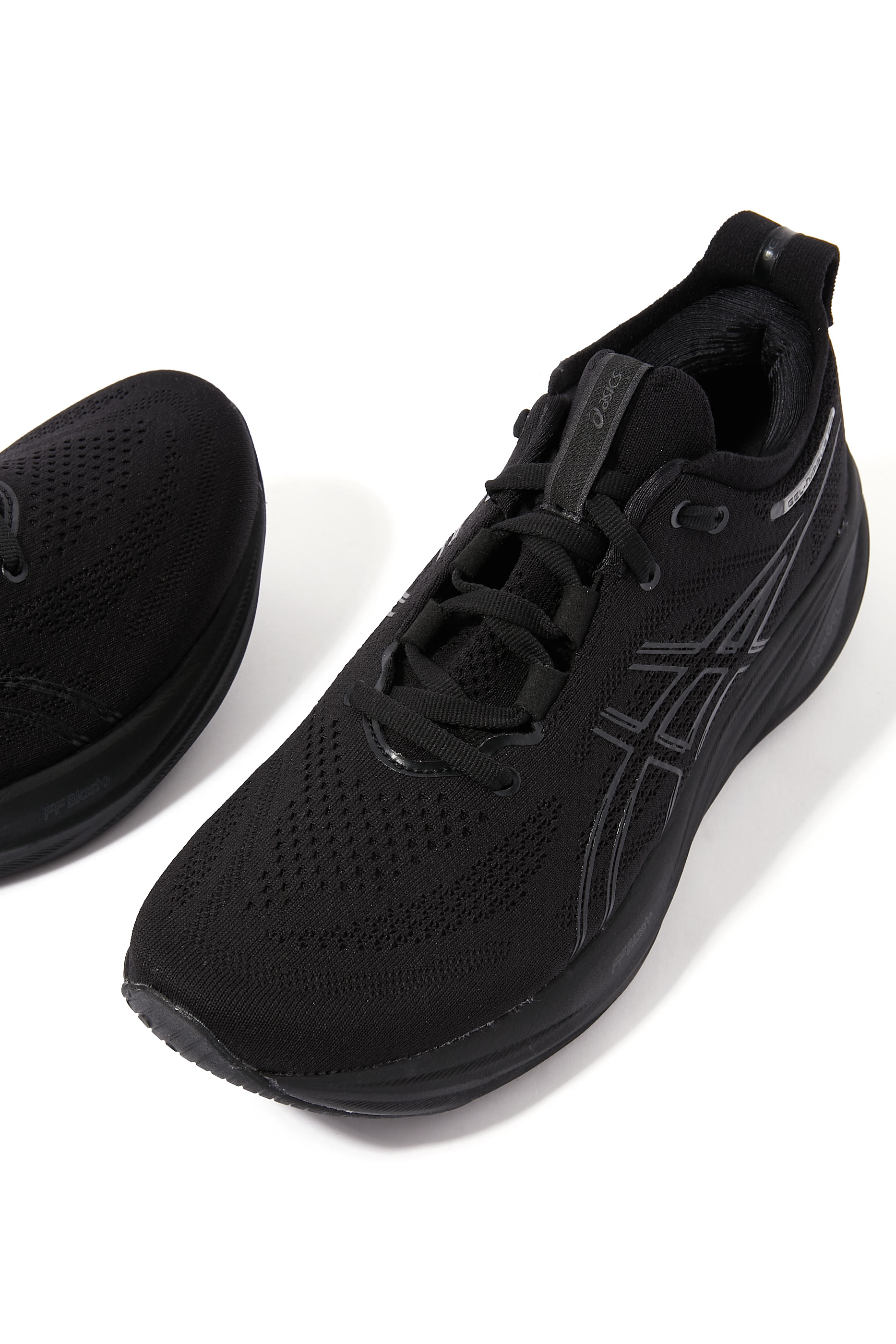 سنيكرز جل نيمبوس 26