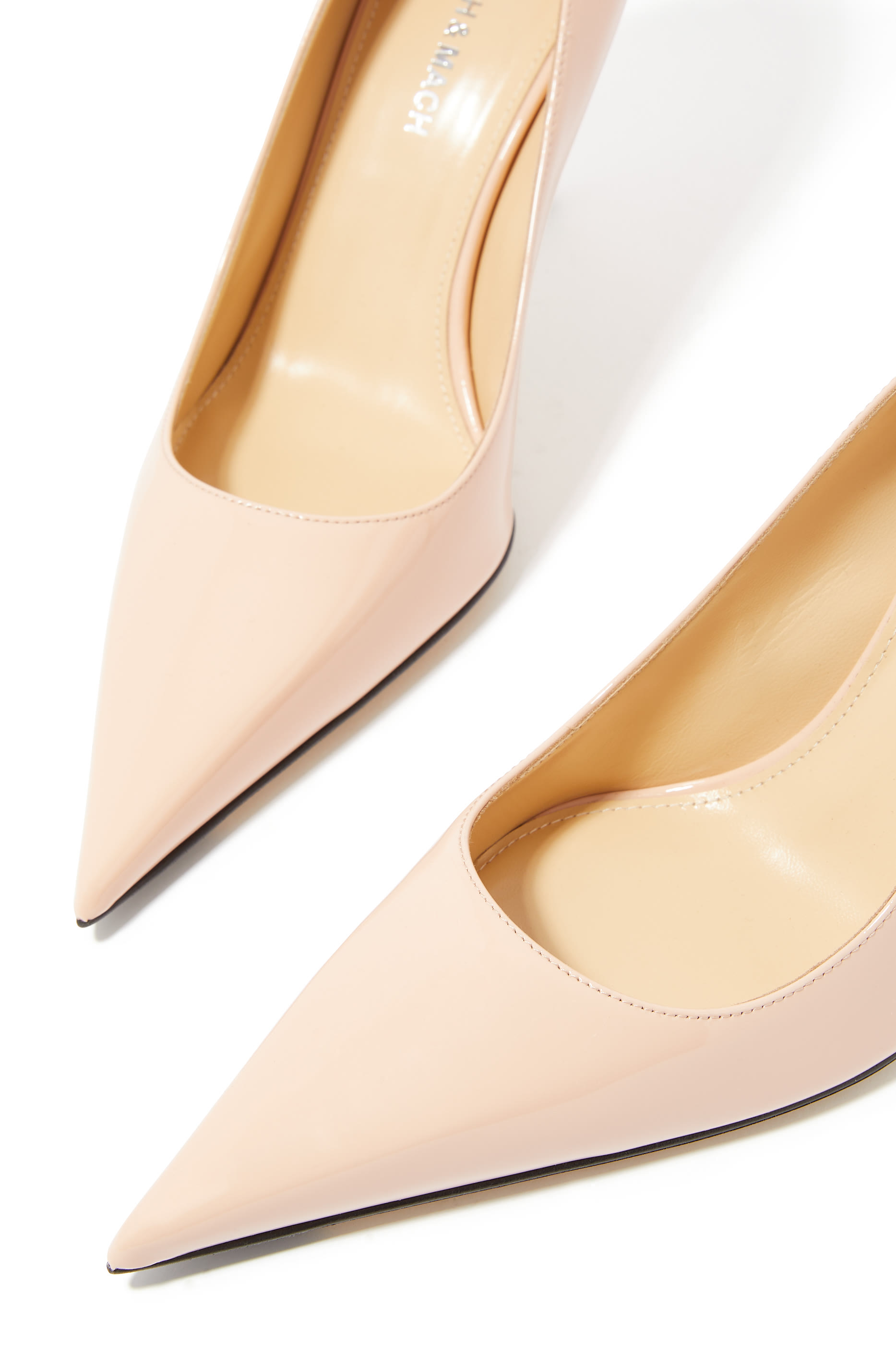 حذاء كلاسيكي 85 جلد لامع بمقدمة مدببة وسلسلة