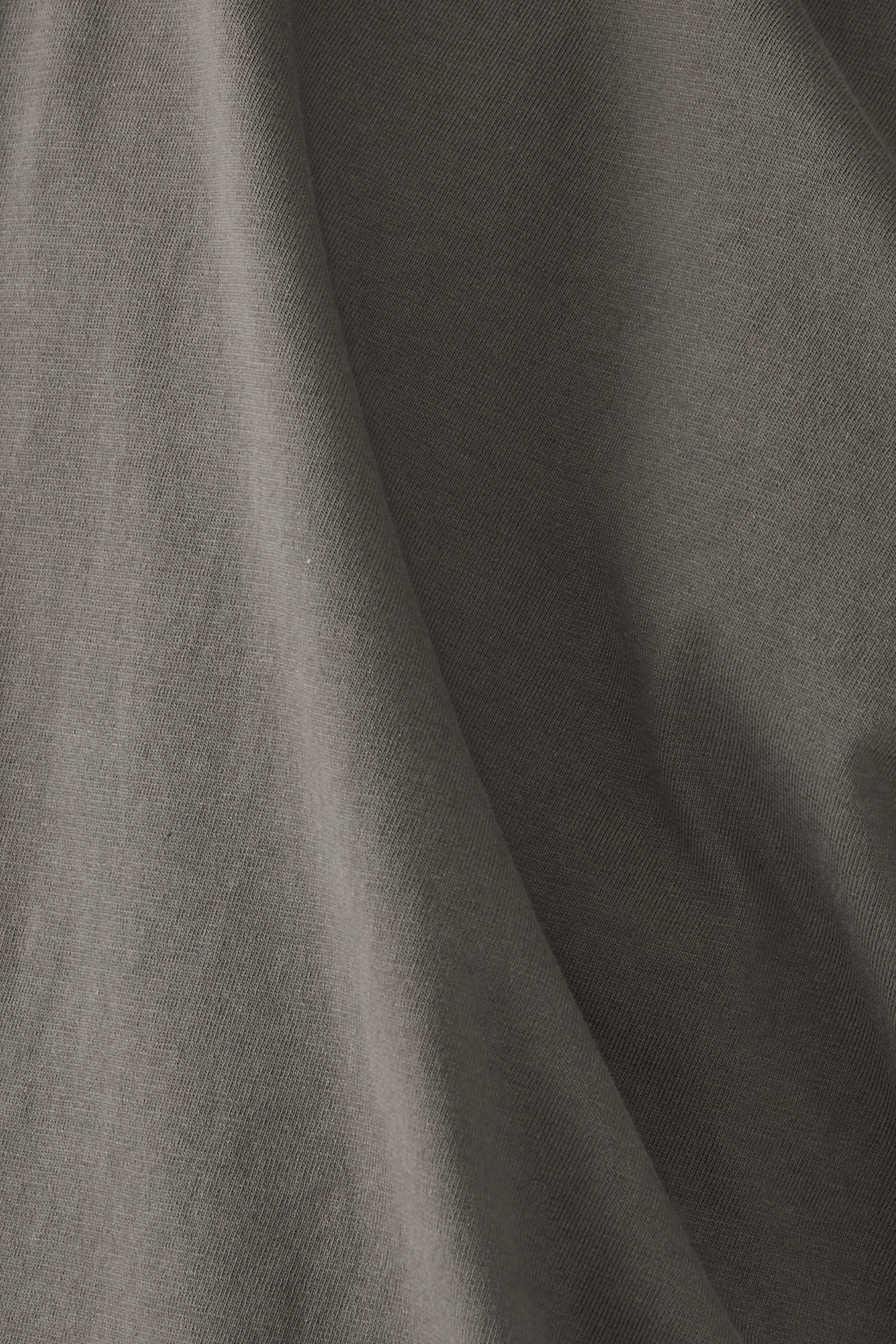 تيشيرت بشعار الماركة قطن