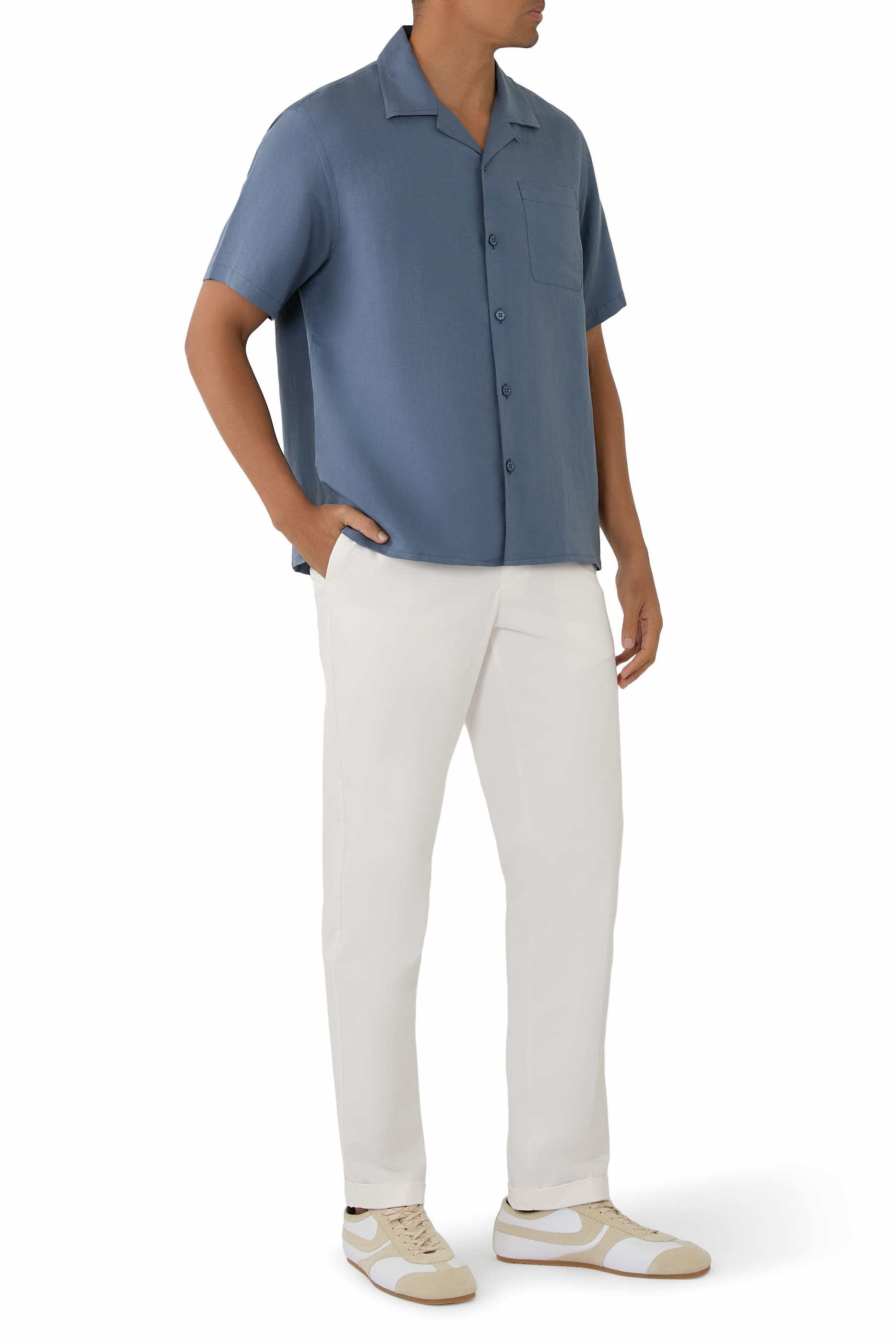 قميص رياضي بأكمام قصيرة