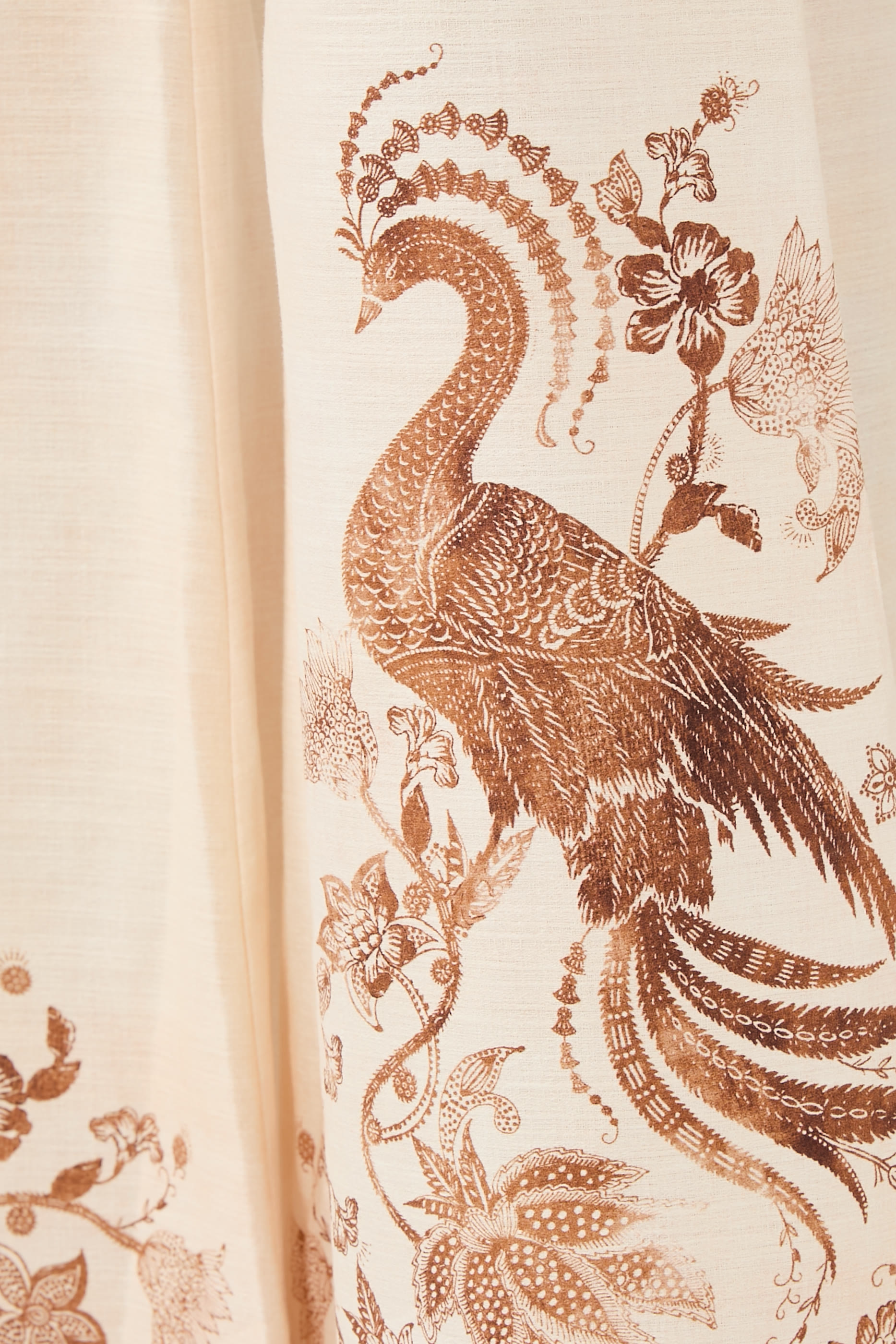 بنطال اسنشين بقصة واسعة